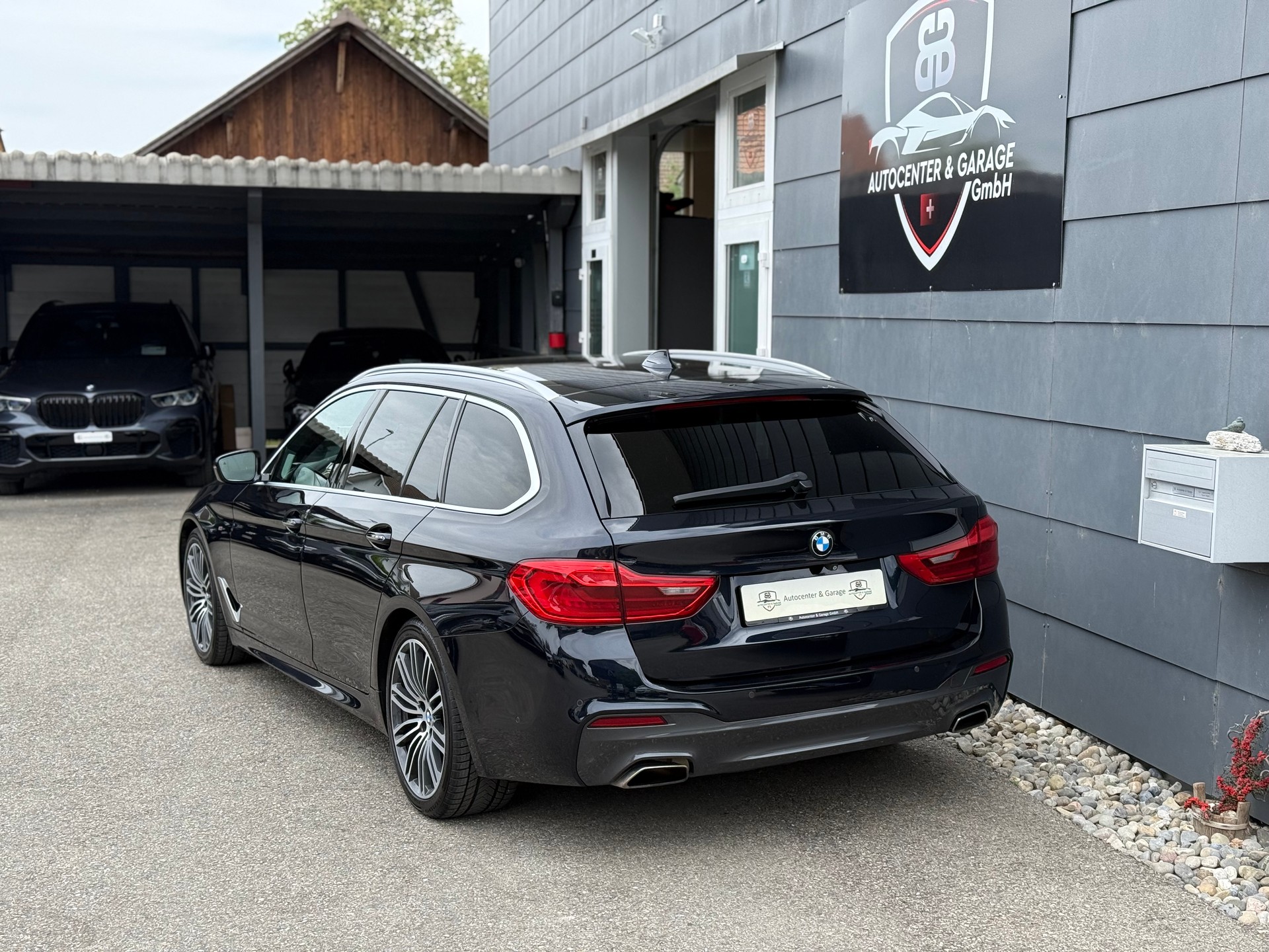BMW 540i xDrive Touring Sport Line Steptronic-image-6