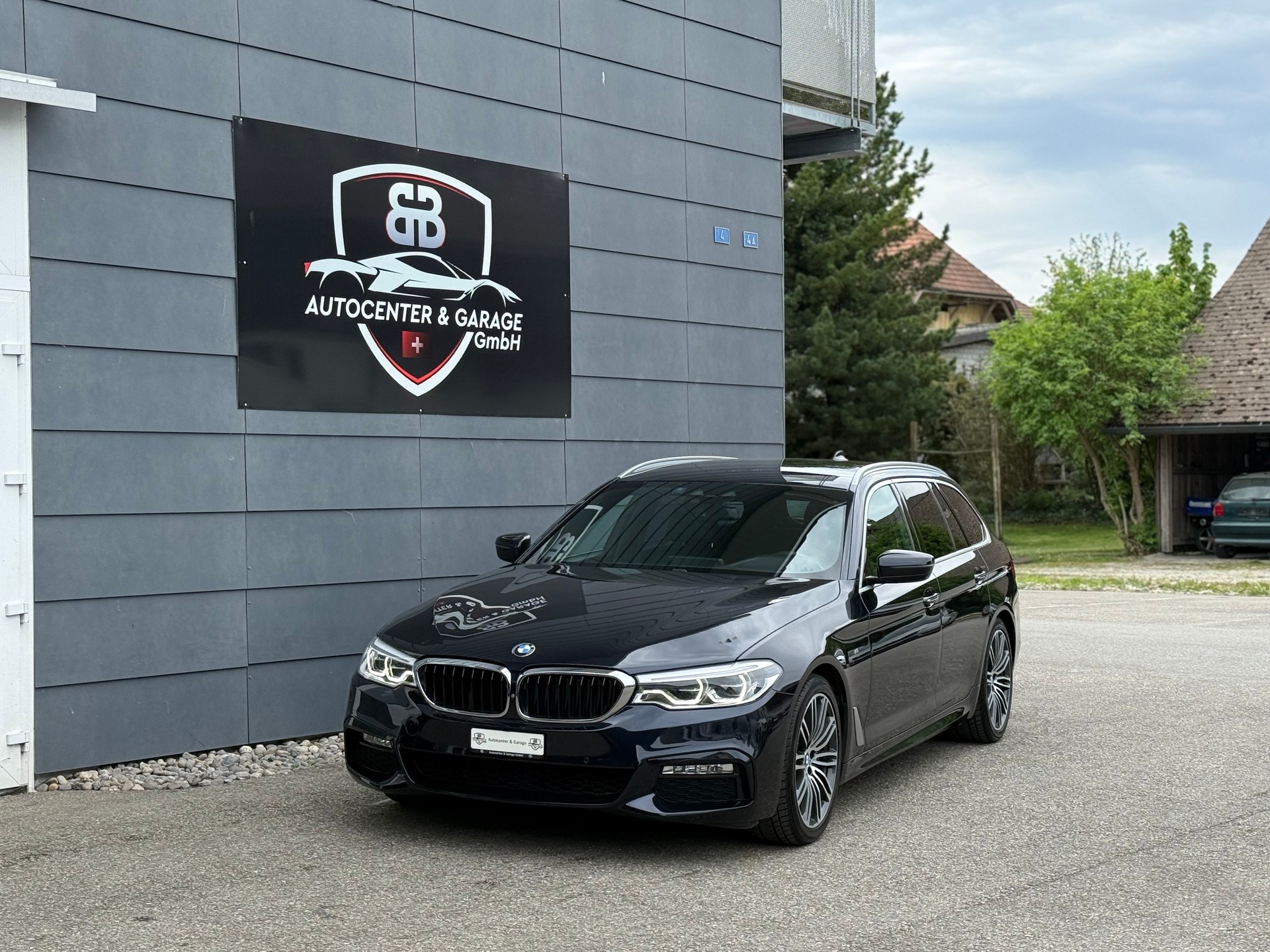 BMW 540i xDrive Touring Sport Line Steptronic-image-0