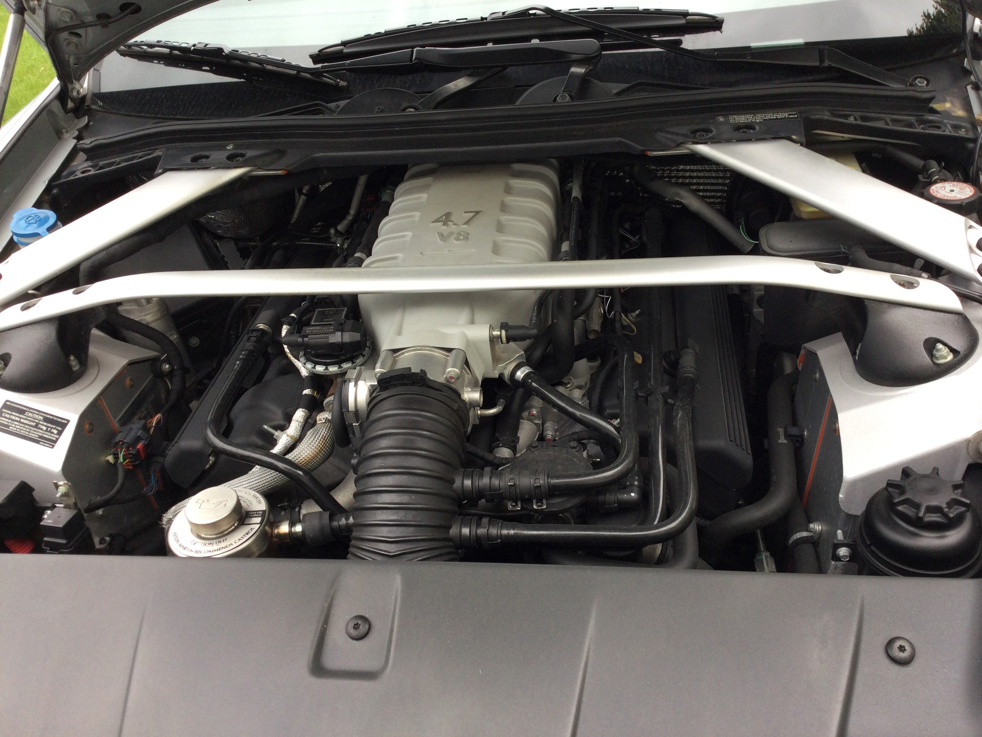 ASTON MARTIN V8 Vantage 4.7 Sportshift-image-15