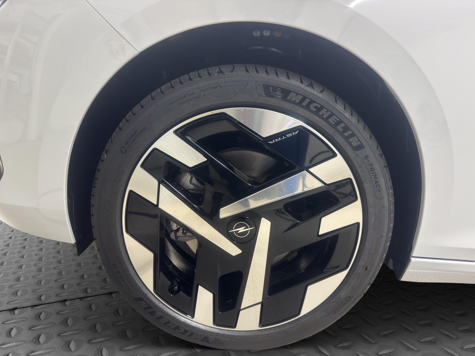 OPEL Astra-e Sports Tourer Ultimate-image-8