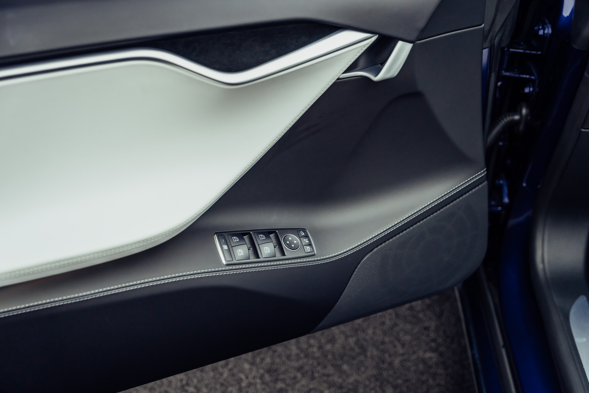 TESLA Model S 75 Business Economy-image-13