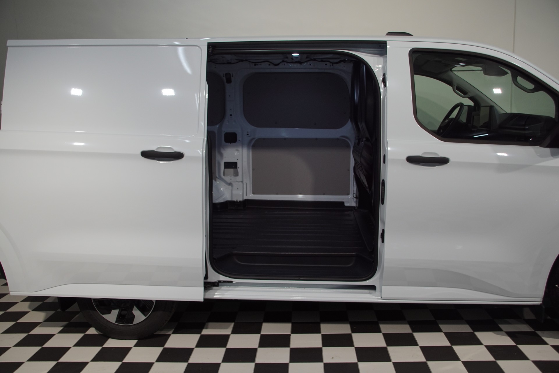FORD Transit Custom Van PHEV 320 L1H1 Trend Automat-image-4