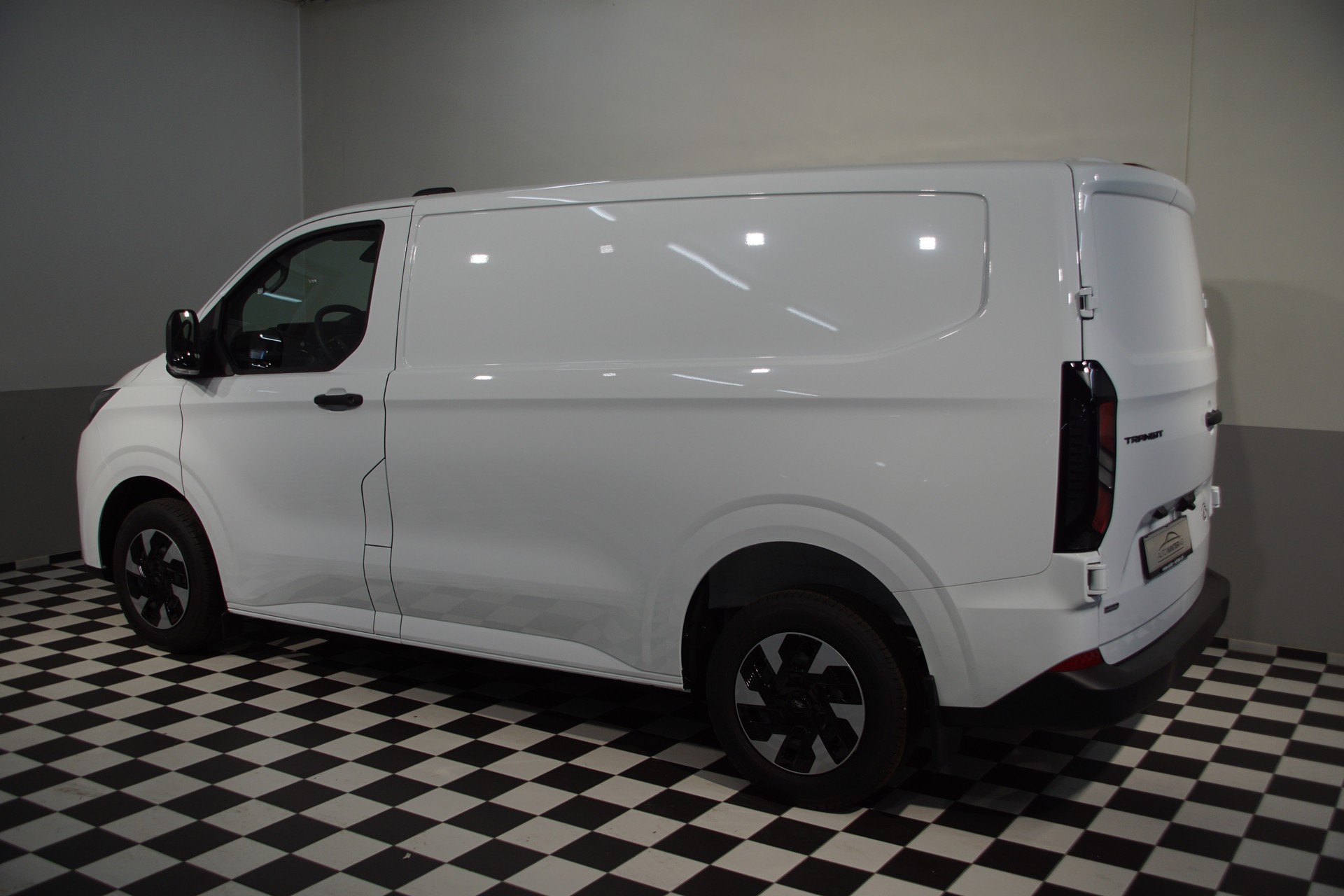 FORD Transit Custom Van PHEV 320 L1H1 Trend Automat-image-6
