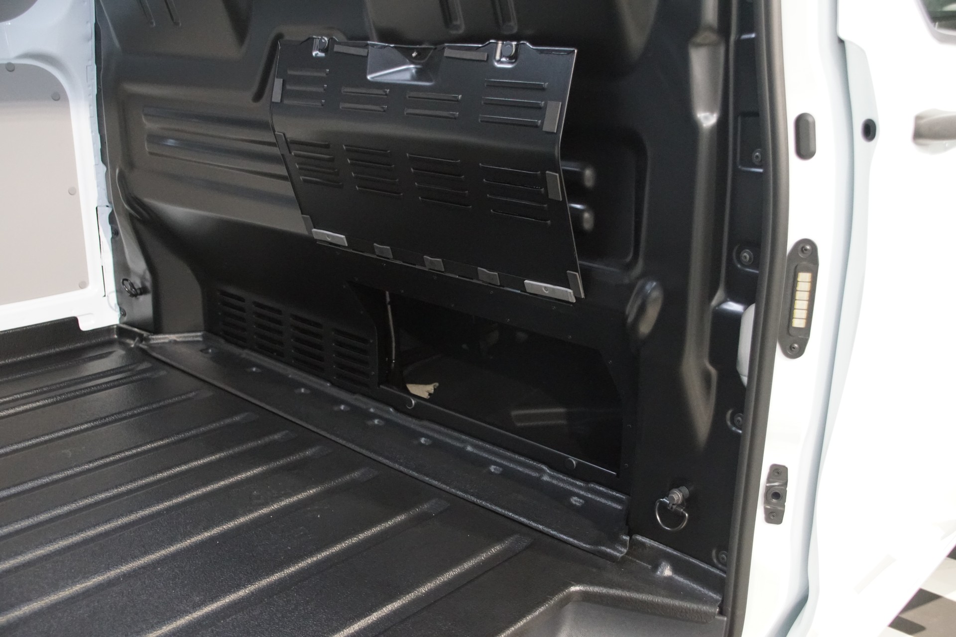 FORD Transit Custom Van PHEV 320 L1H1 Trend Automat-image-12