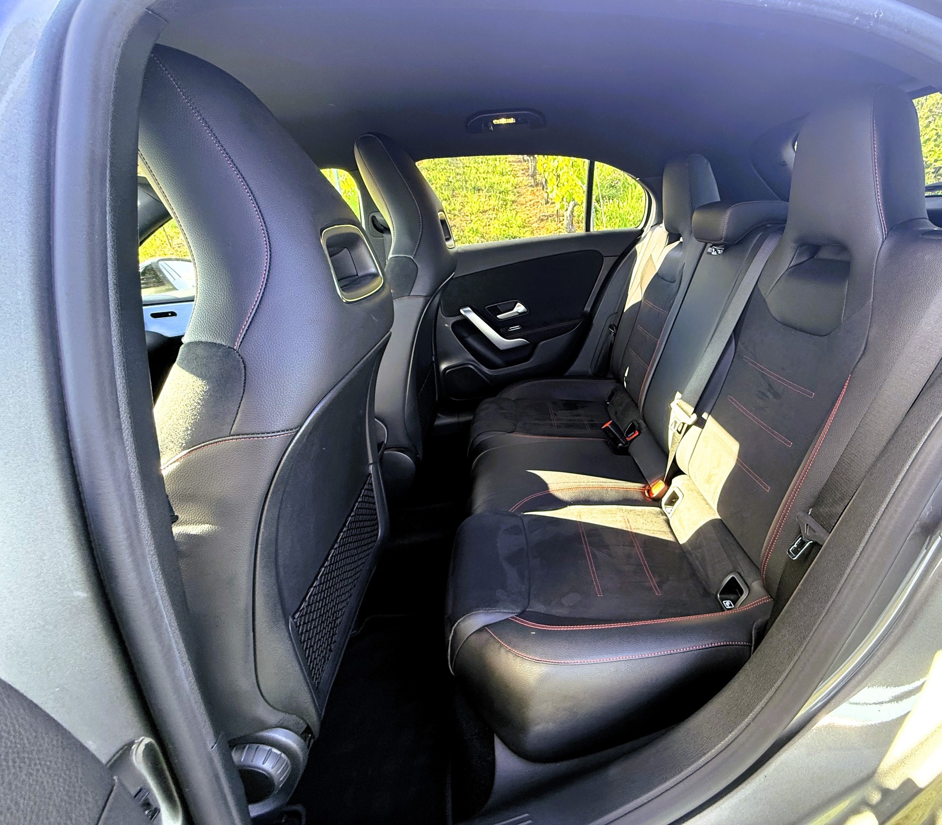 MERCEDES-BENZ A 250 AMG Line 7G-DCT-image-14