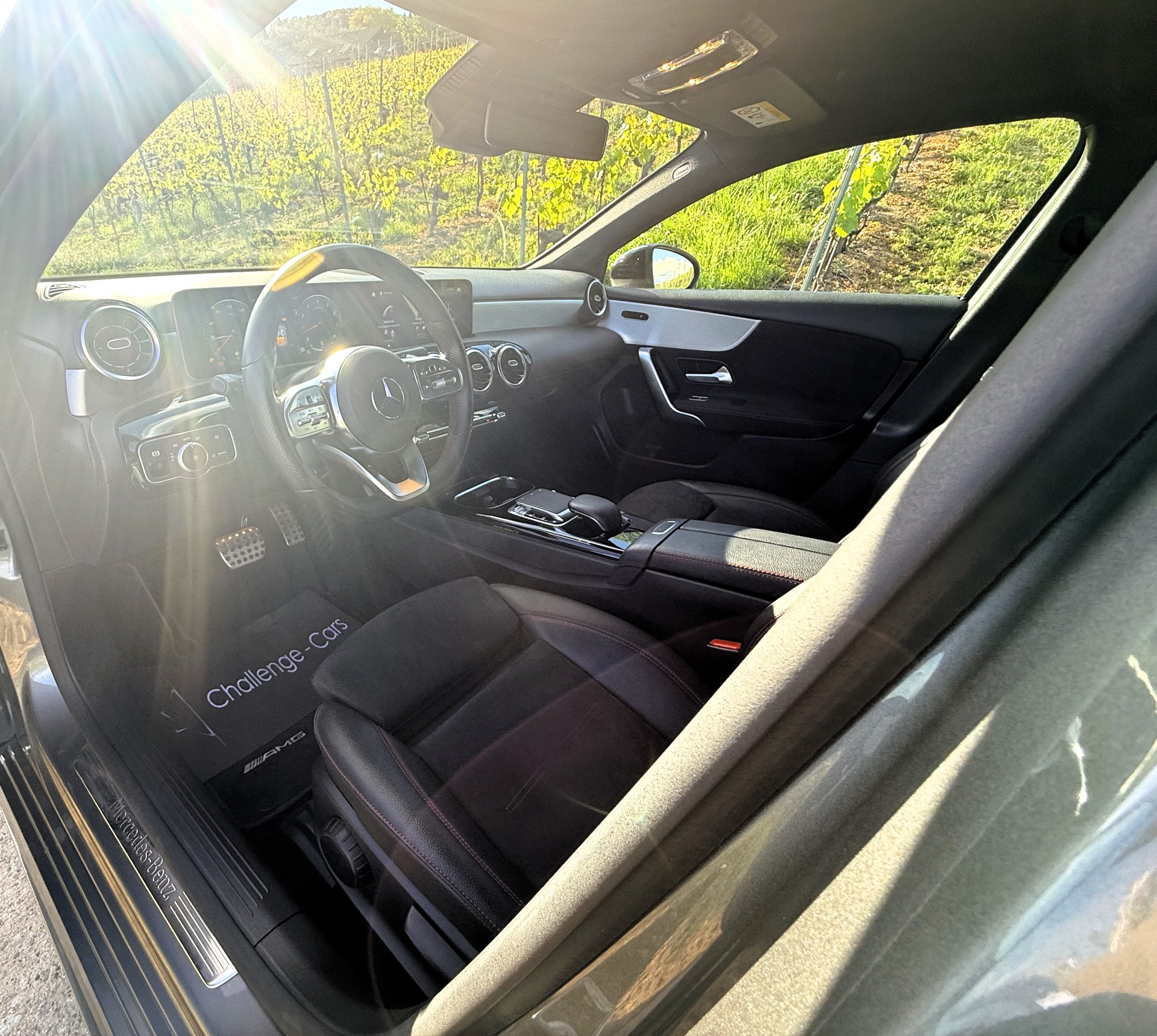 MERCEDES-BENZ A 250 AMG Line 7G-DCT-image-16