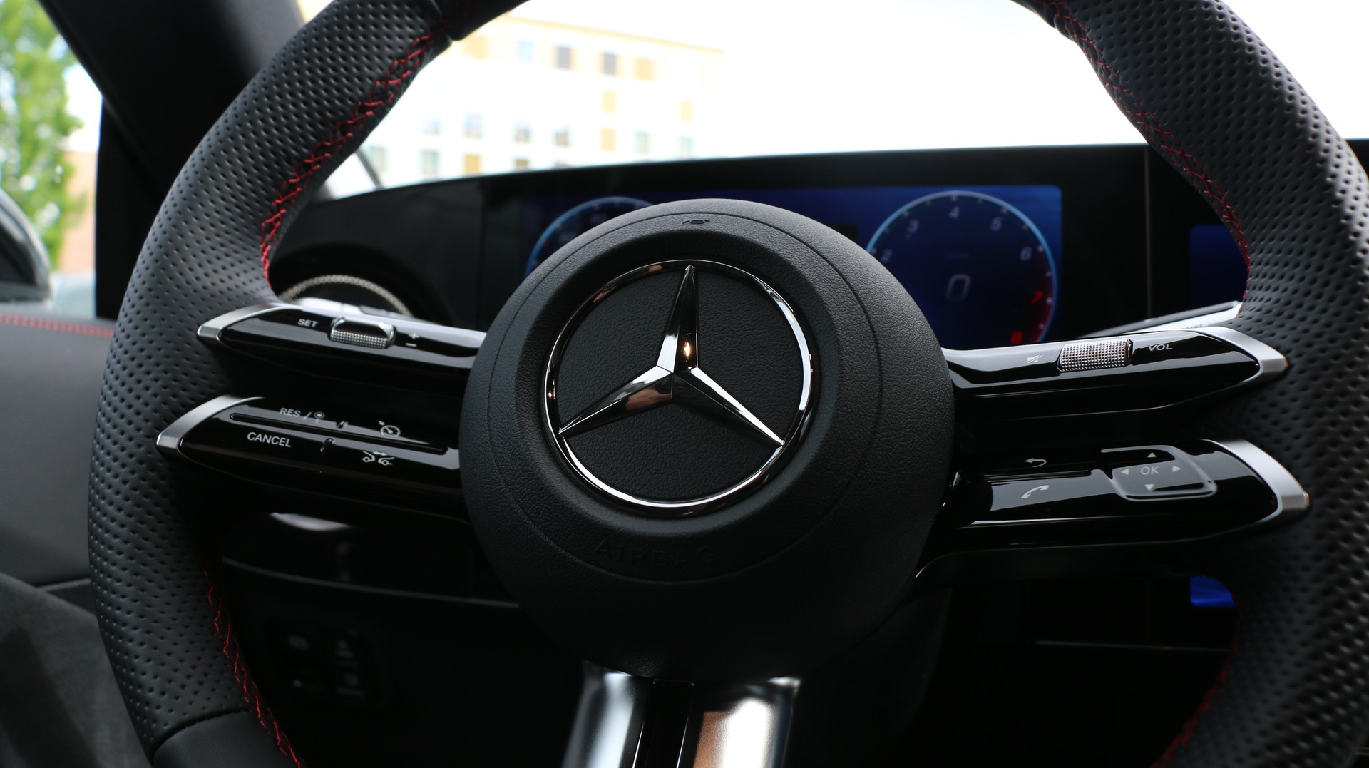 MERCEDES-BENZ CLA 220 4MATIC (NEW)-image-13