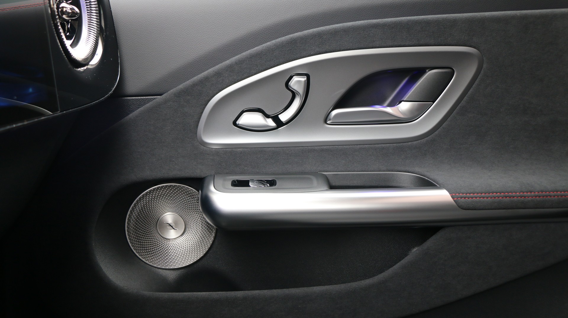 MERCEDES-BENZ CLA 220 4MATIC (NEW)-image-9