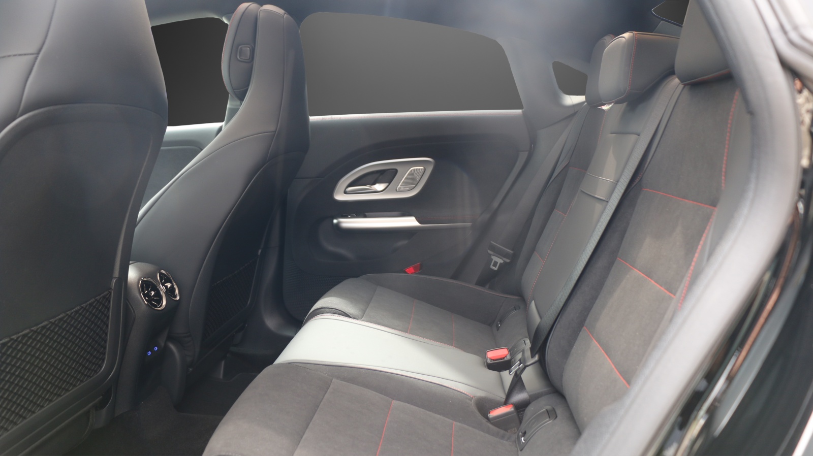 MERCEDES-BENZ CLA 220 4MATIC (NEW)-image-10