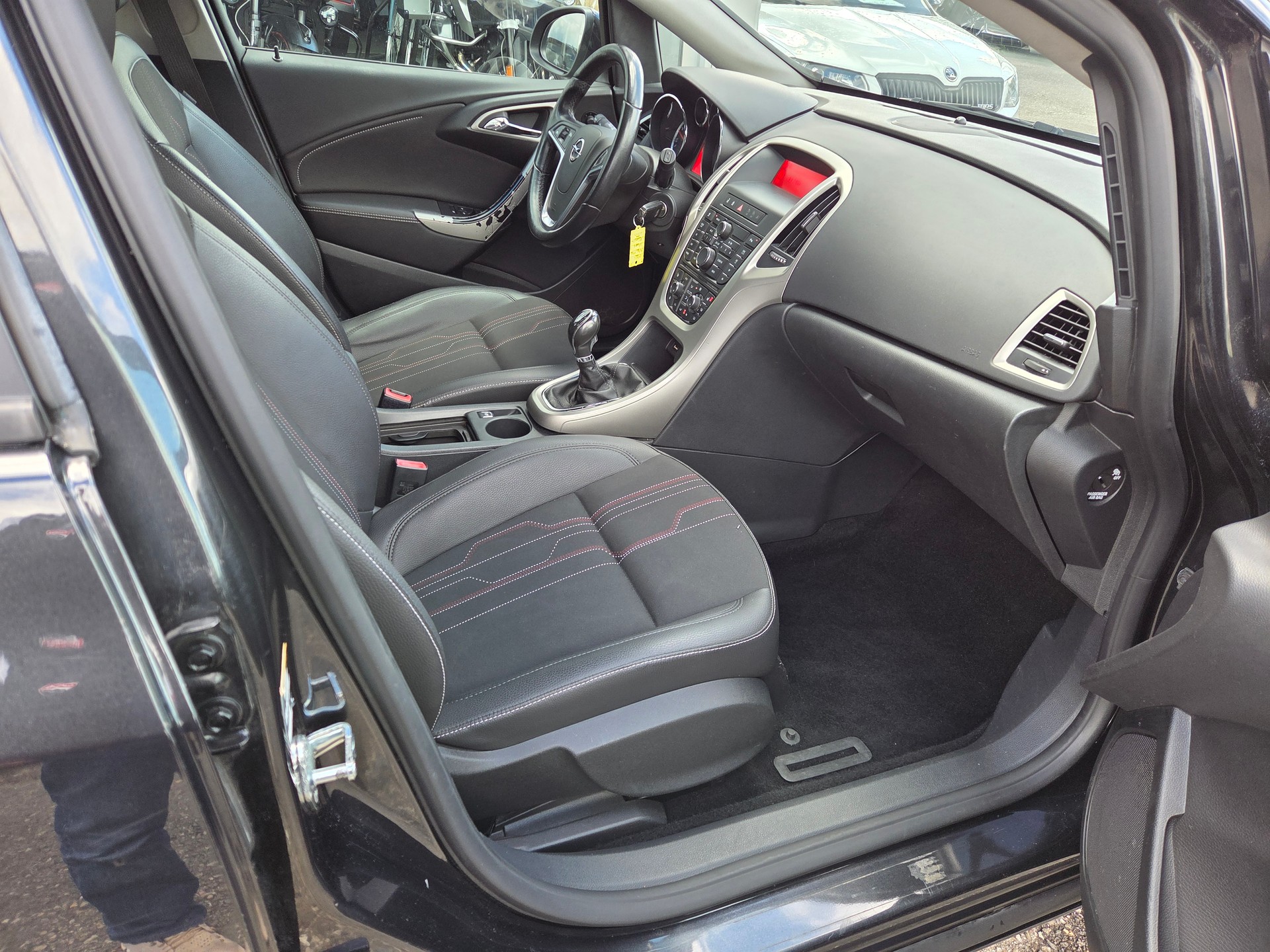 OPEL Astra SportsTourer 1.4i 16V Turbo-image-11