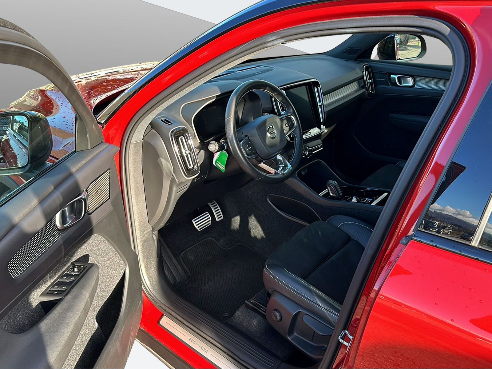 VOLVO XC40 1.5 T5 PiH R-Design-image-9