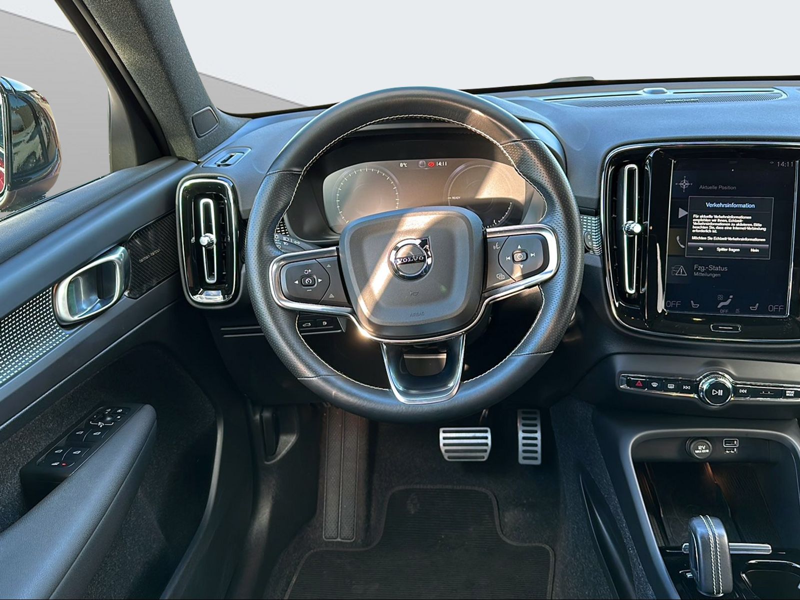 VOLVO XC40 1.5 T5 PiH R-Design-image-12