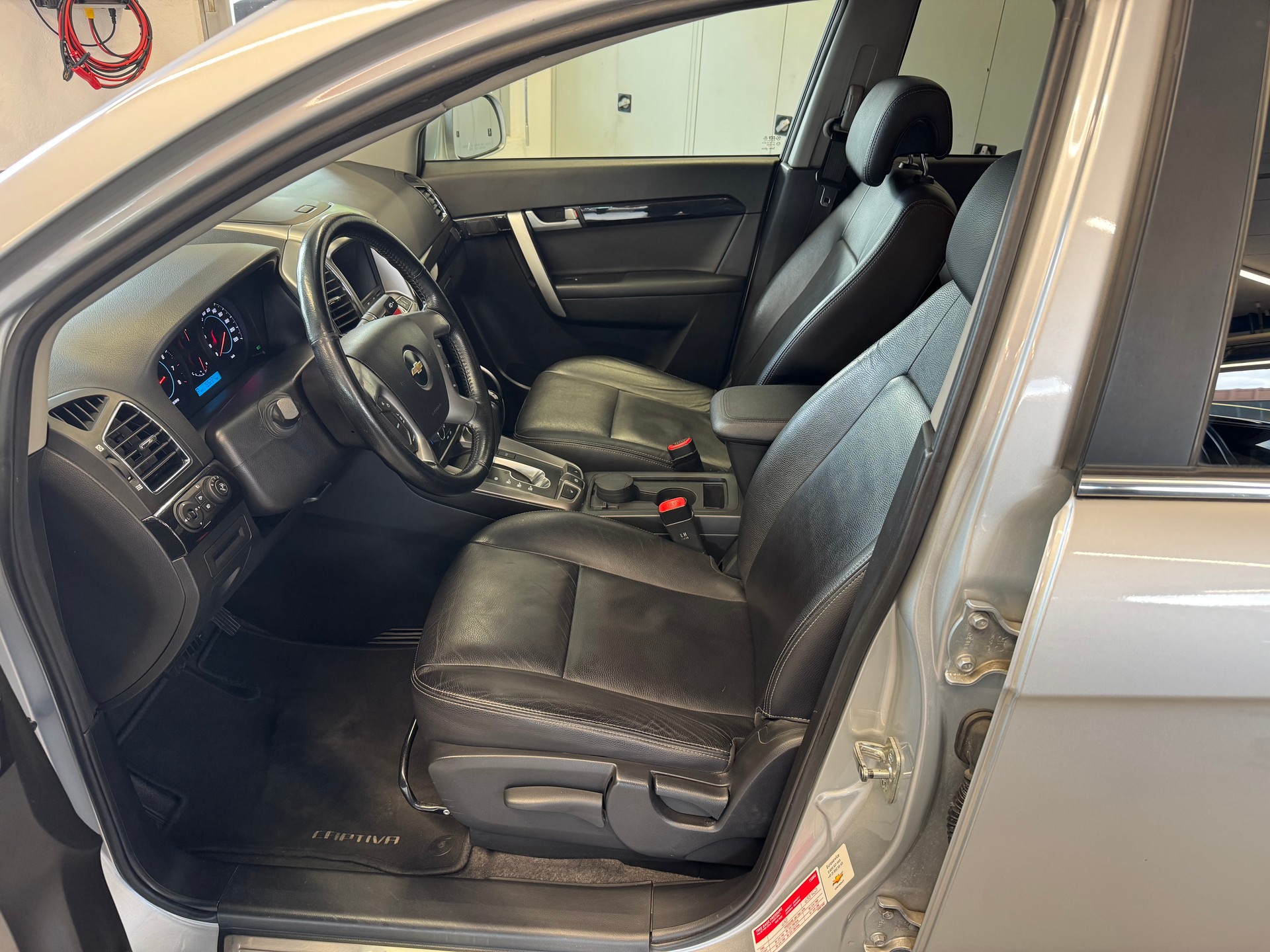 CHEVROLET Captiva 2.4 100 Anniversary 4WD Automatic-image-6