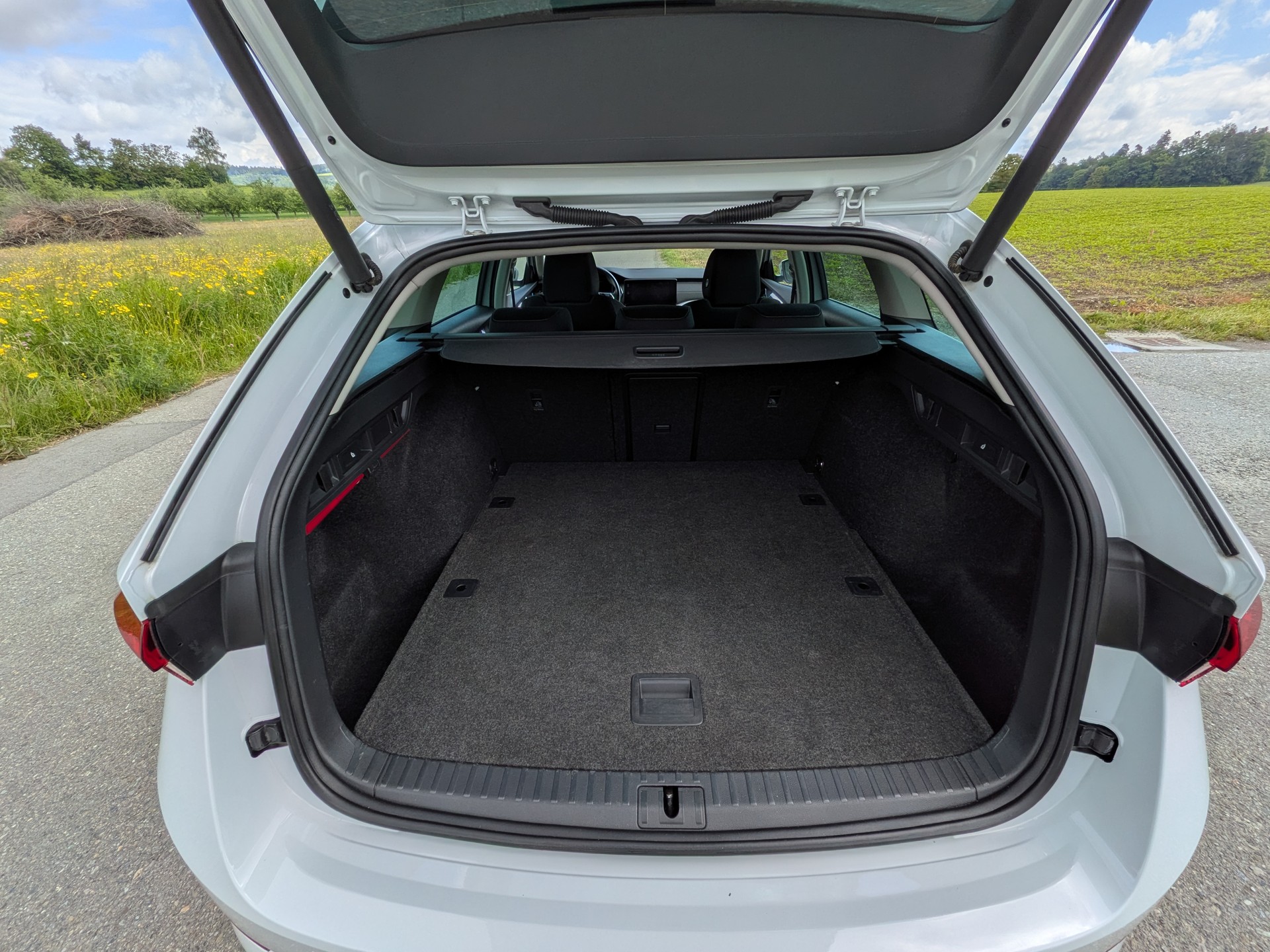 SKODA Octavia Combi 2.0 TDI DSG Style 4x4-image-18
