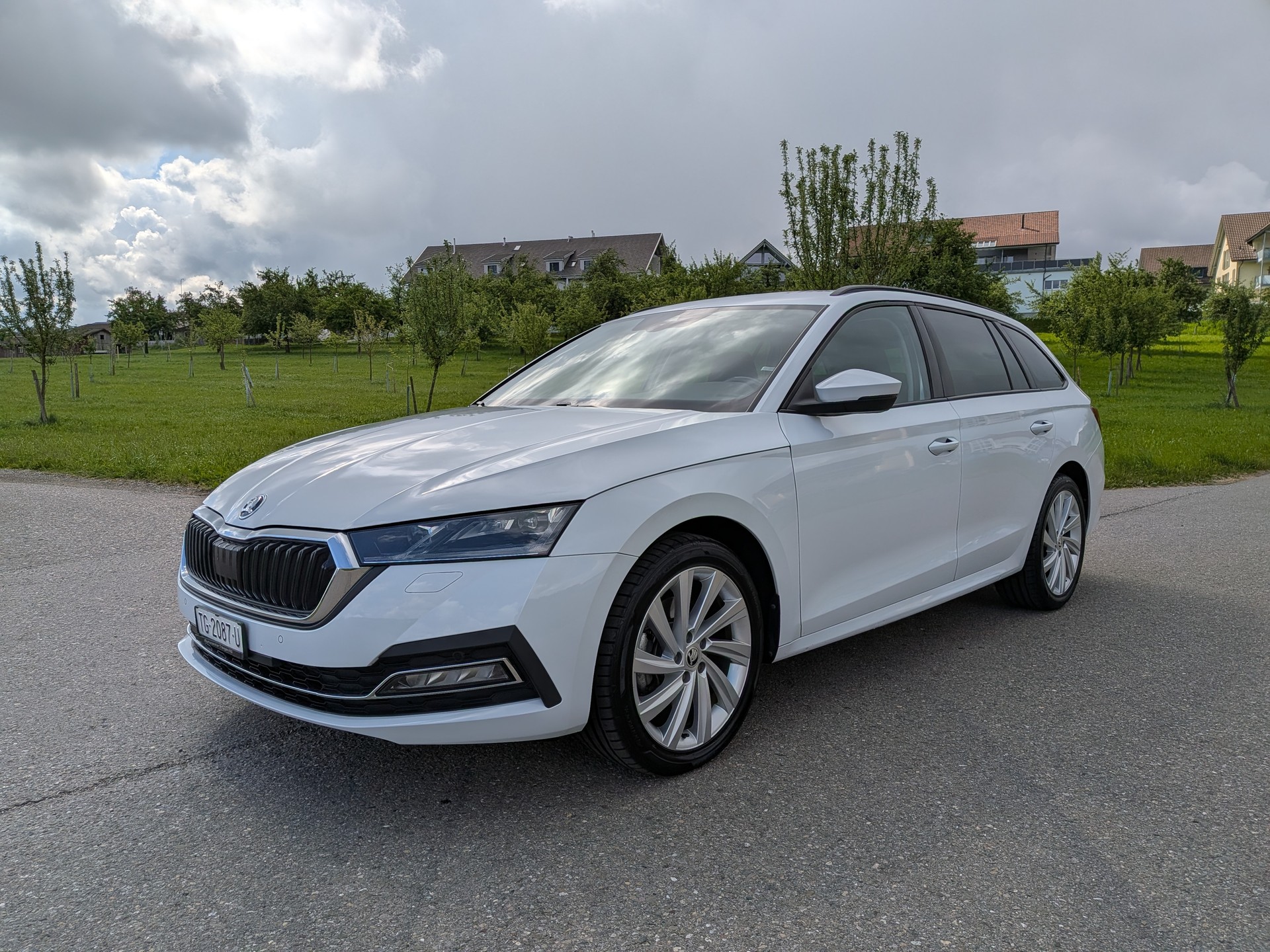SKODA Octavia Combi 2.0 TDI DSG Style 4x4-image-4