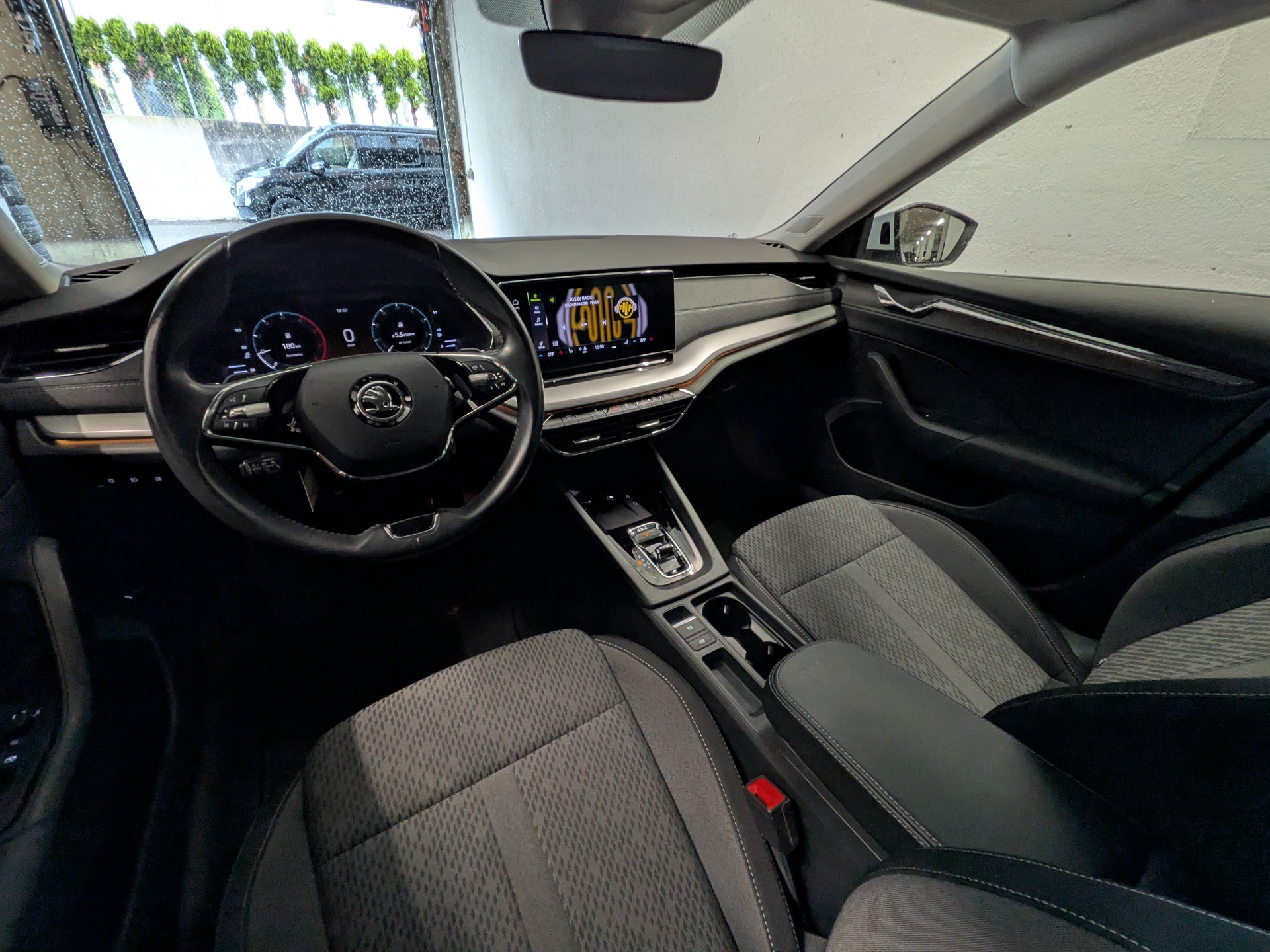 SKODA Octavia Combi 2.0 TDI DSG Style 4x4-image-12