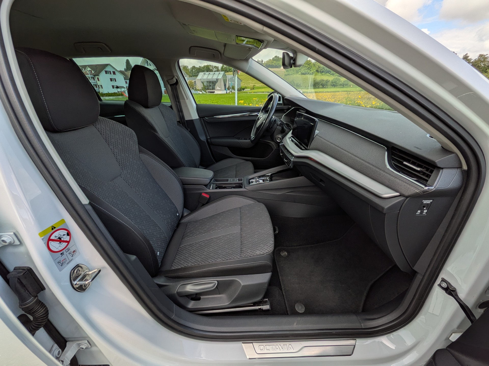 SKODA Octavia Combi 2.0 TDI DSG Style 4x4-image-13
