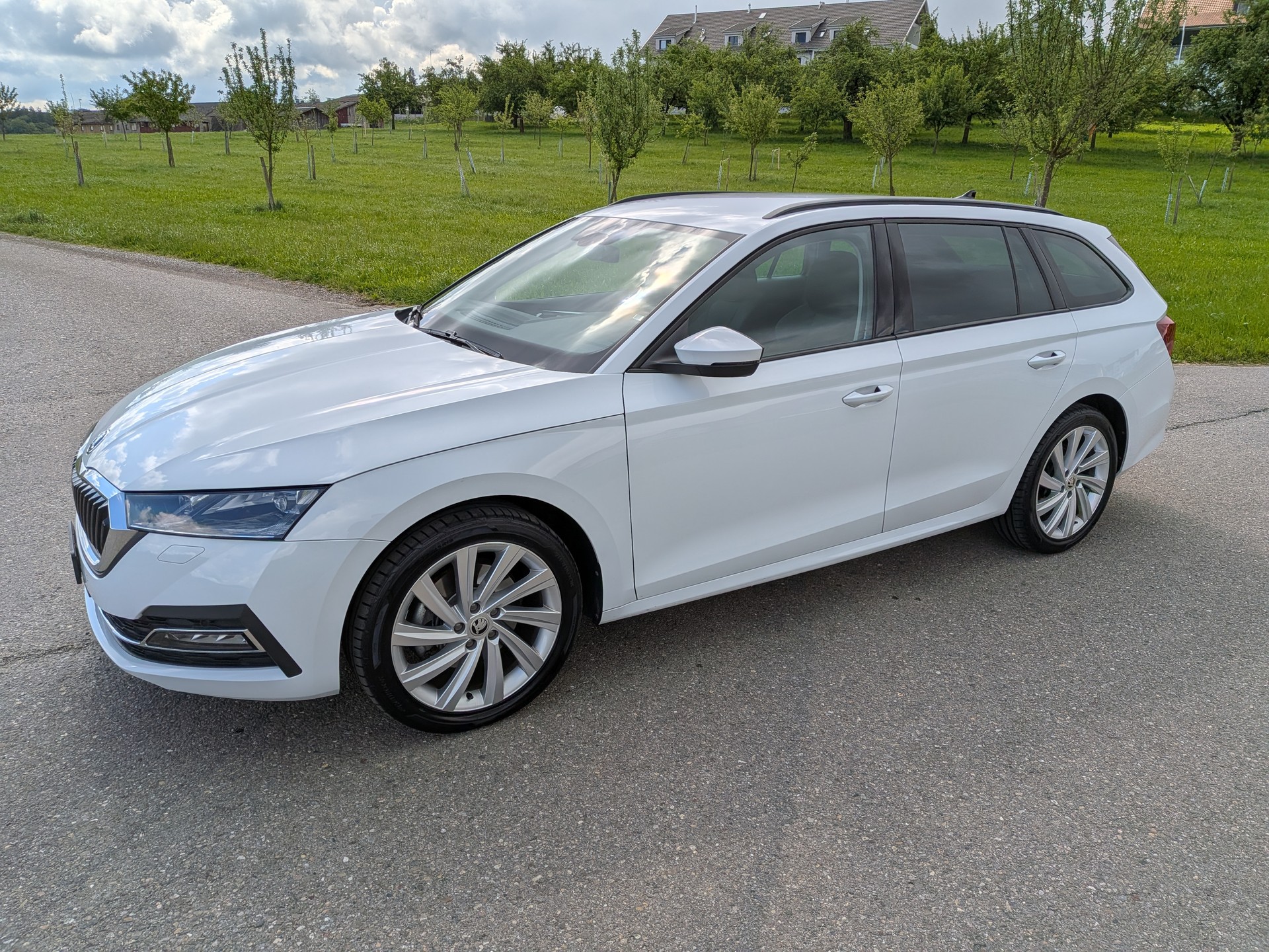 SKODA Octavia Combi 2.0 TDI DSG Style 4x4-image-6