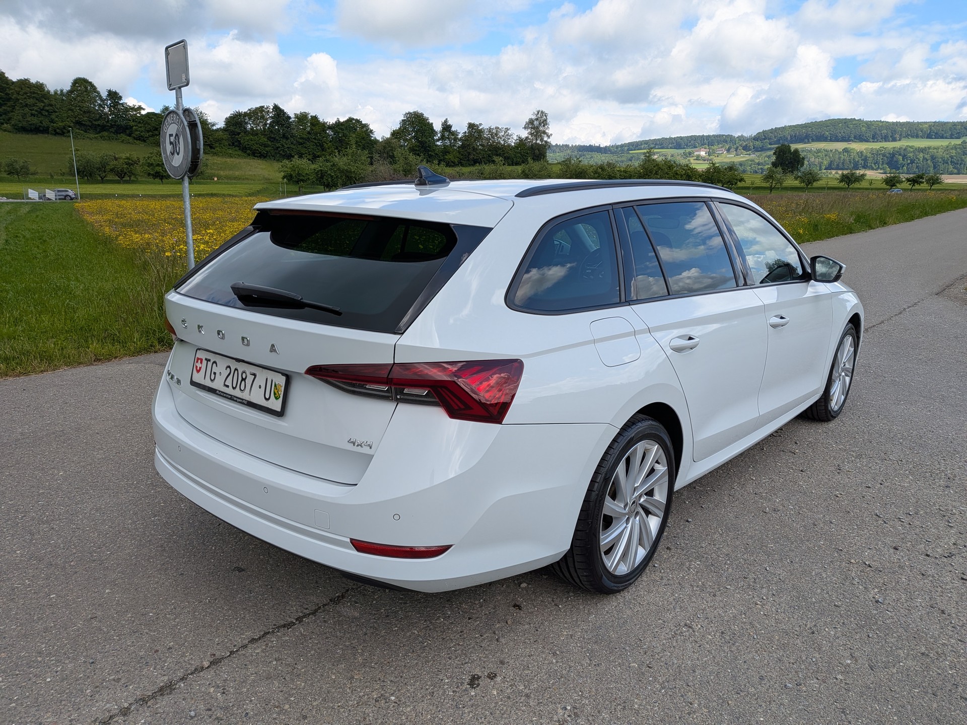 SKODA Octavia Combi 2.0 TDI DSG Style 4x4-image-10