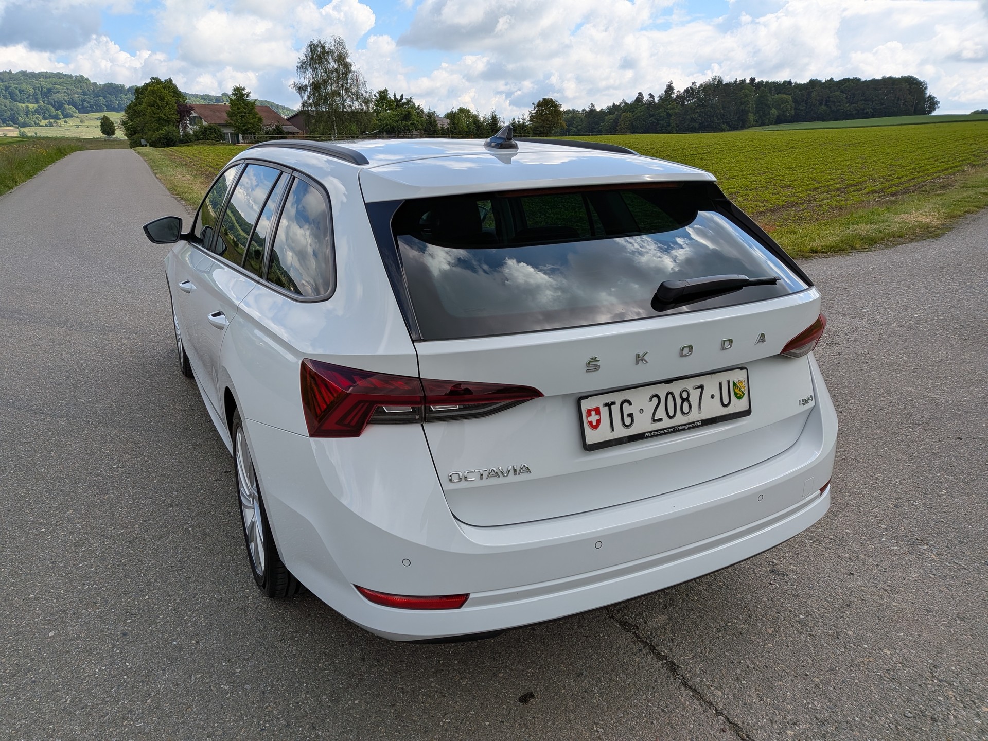 SKODA Octavia Combi 2.0 TDI DSG Style 4x4-image-11