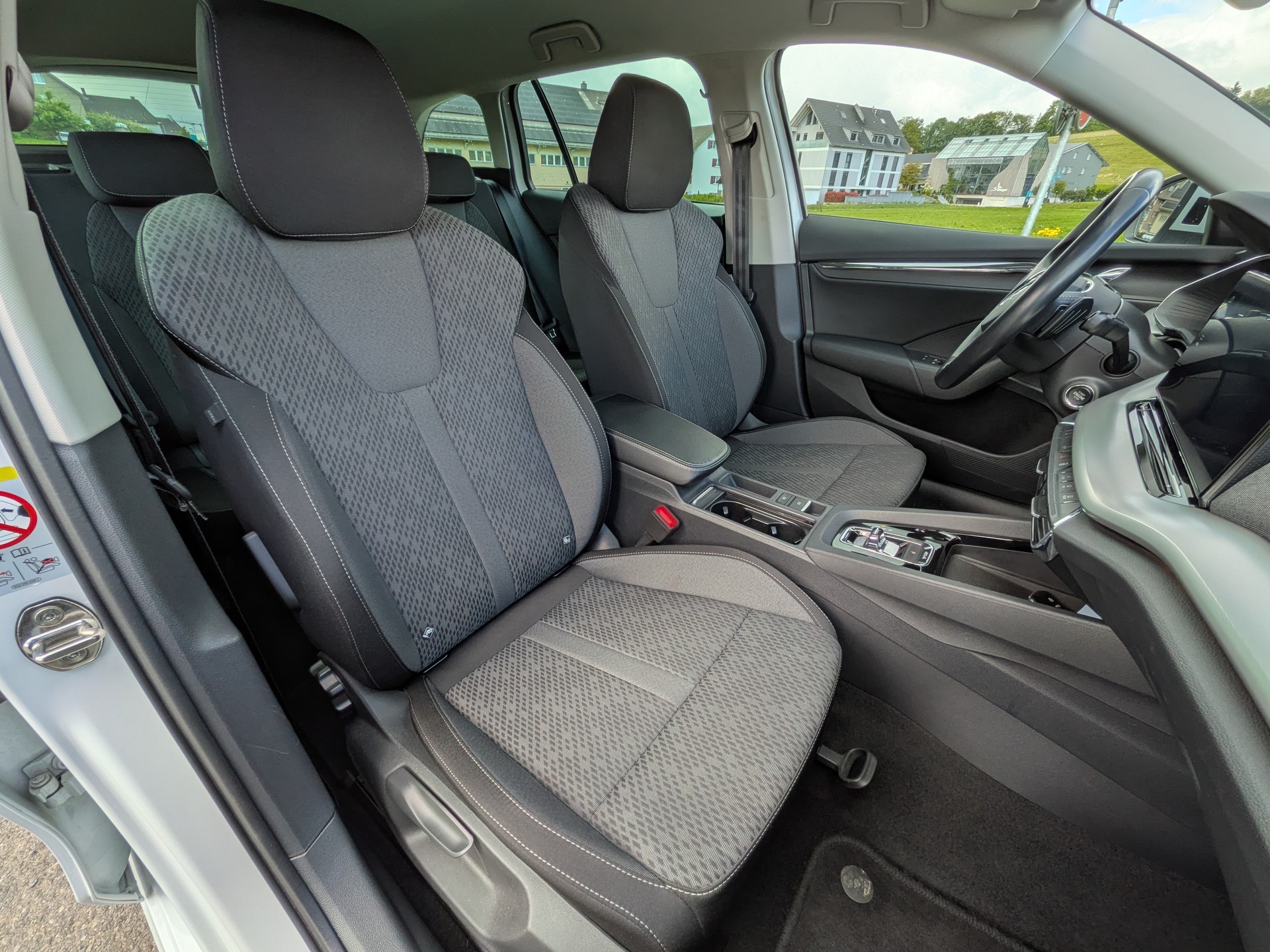SKODA Octavia Combi 2.0 TDI DSG Style 4x4-image-14