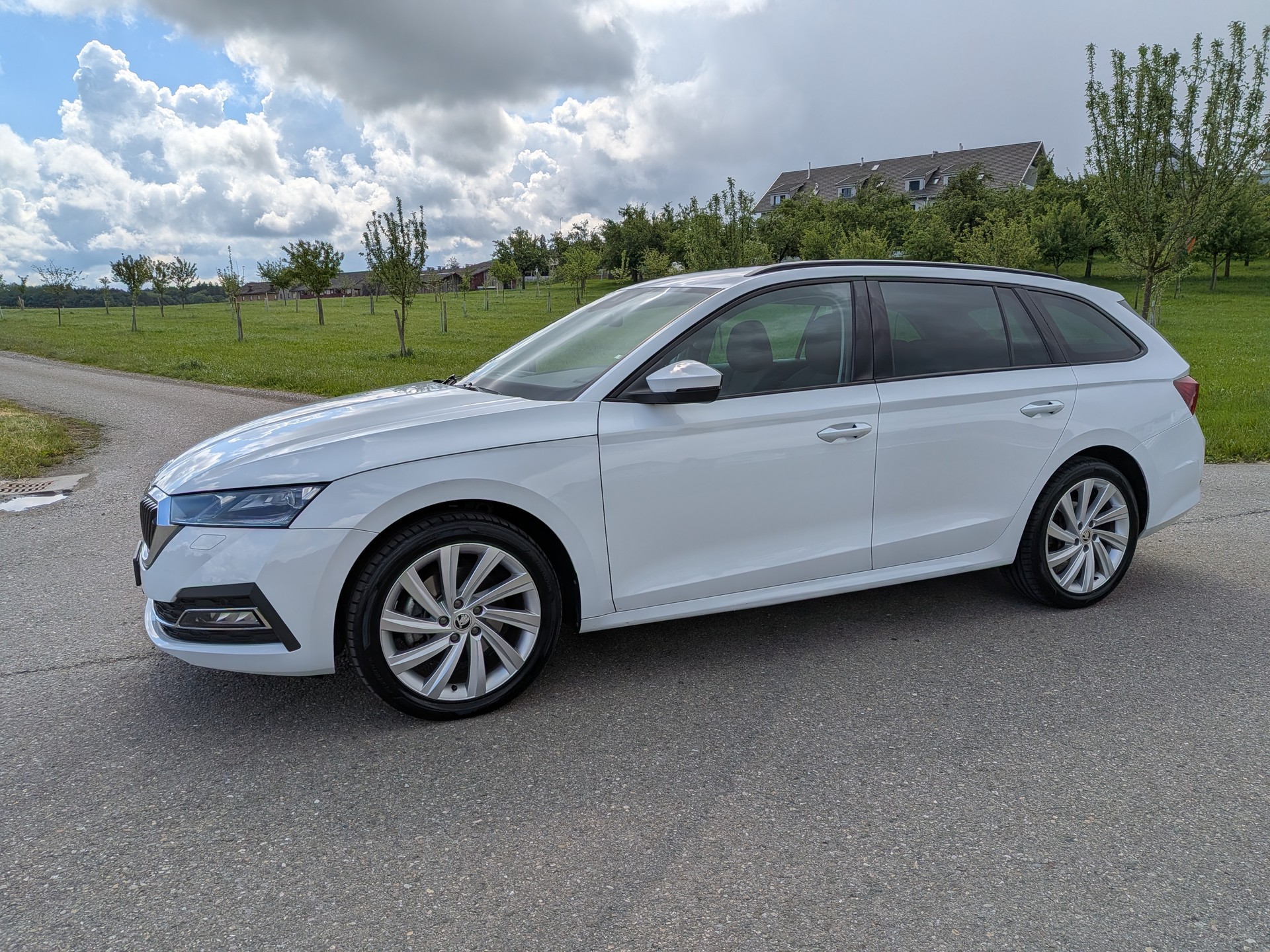 SKODA Octavia Combi 2.0 TDI DSG Style 4x4-showroom-element-2