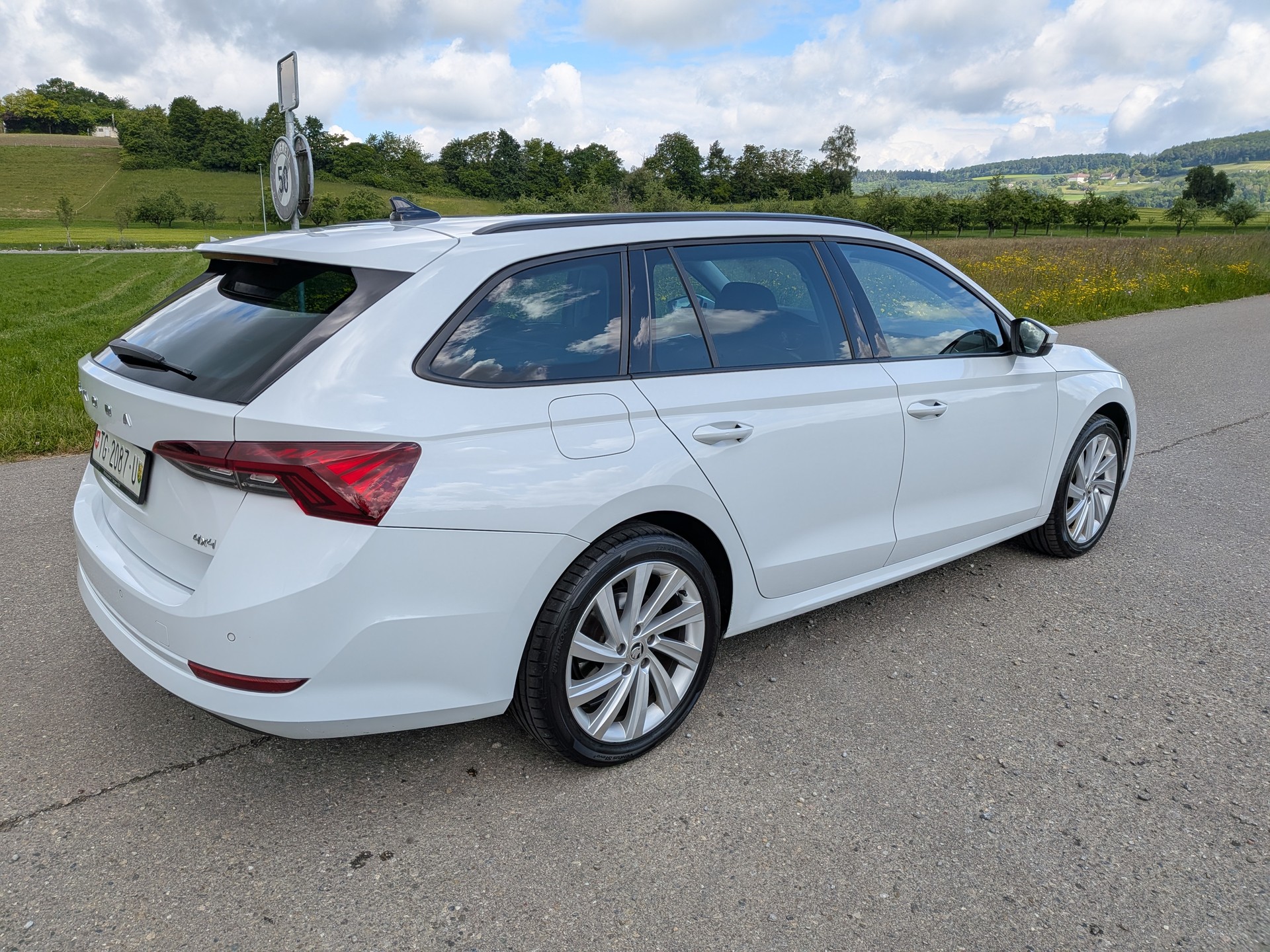 SKODA Octavia Combi 2.0 TDI DSG Style 4x4-image-8