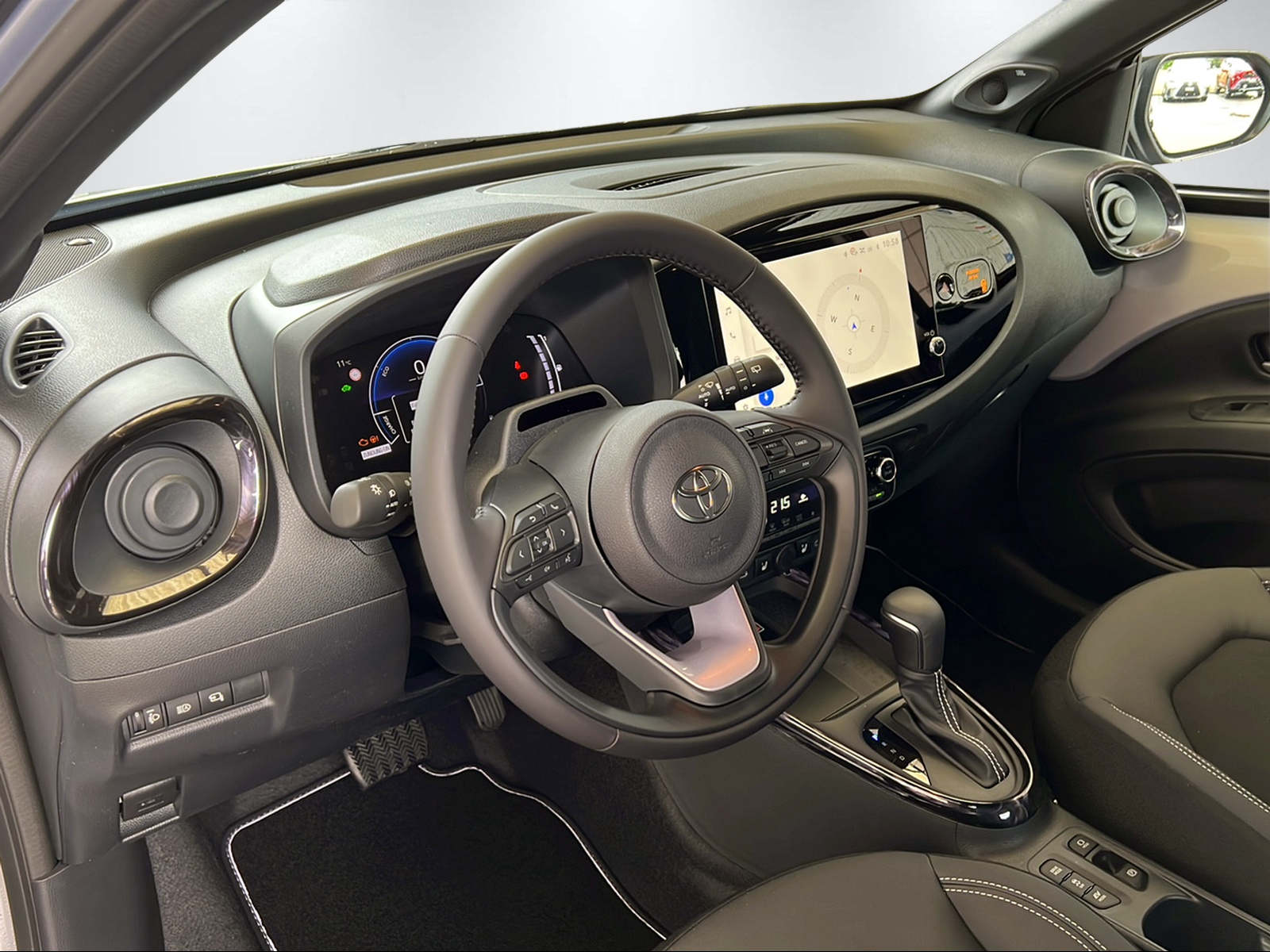 TOYOTA Aygo X 1.5 VVT-i HSD Style-image-13