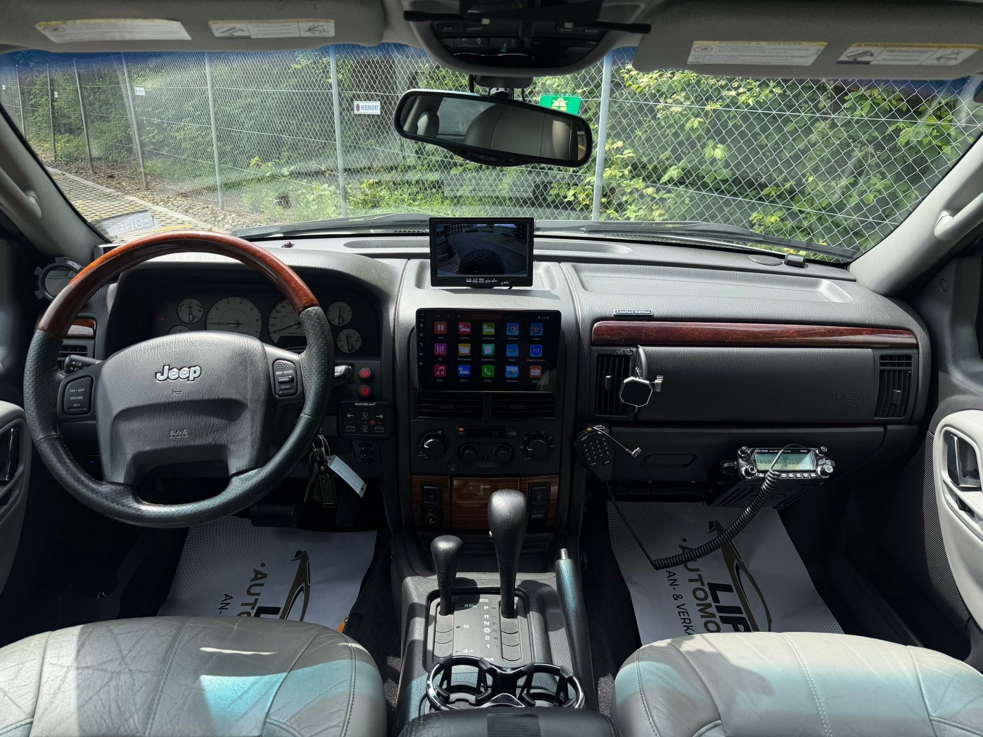 JEEP Grand Cherokee 4.7 Overland Automatic-image-4