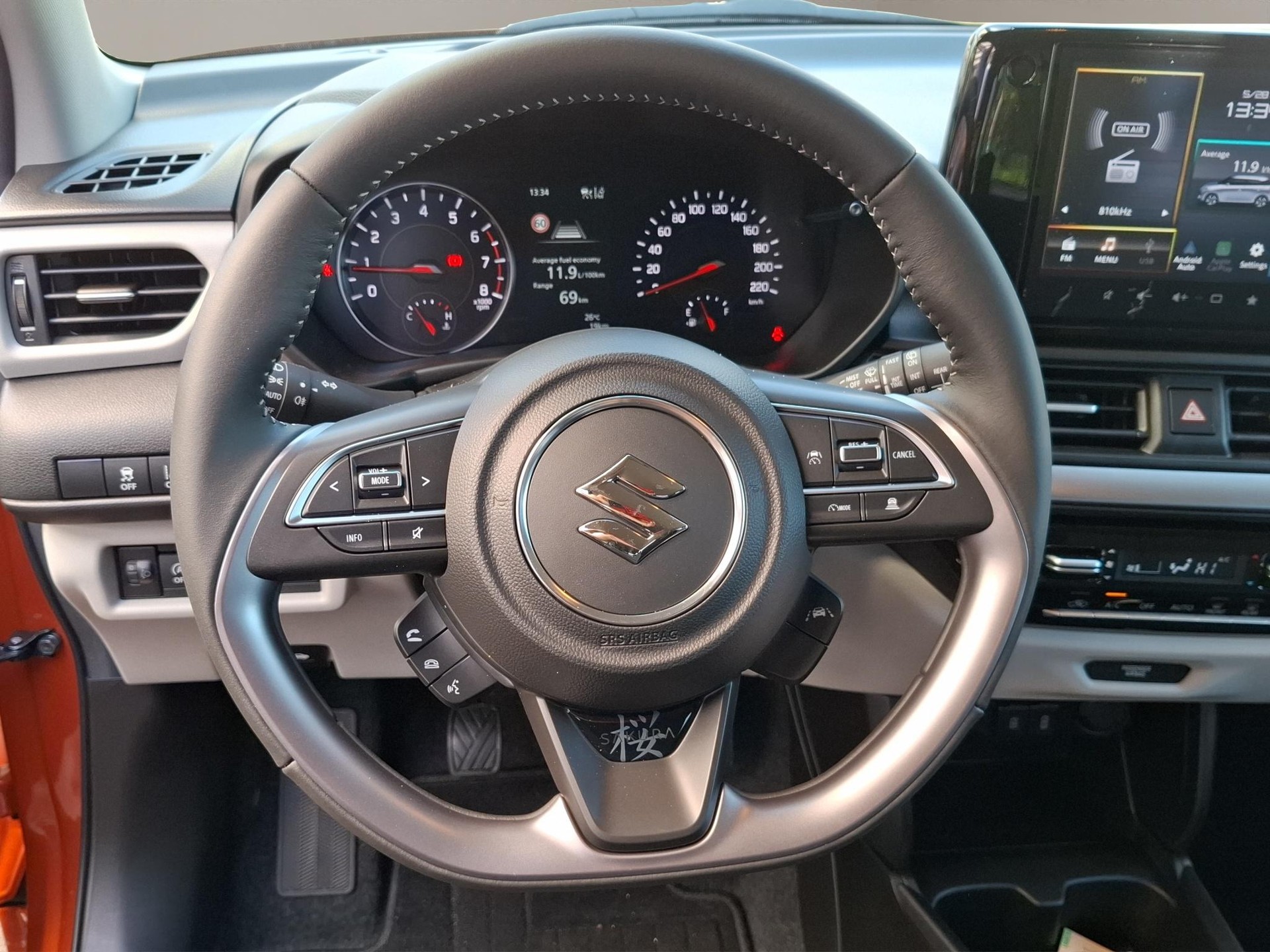 SUZUKI Swift 1.2 Sakura Top Hybrid 4x4-image-7