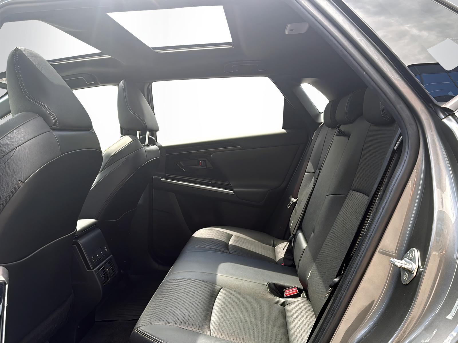 TOYOTA bZ4X 6.6 kw OBC Premium AWD-showroom-element-3