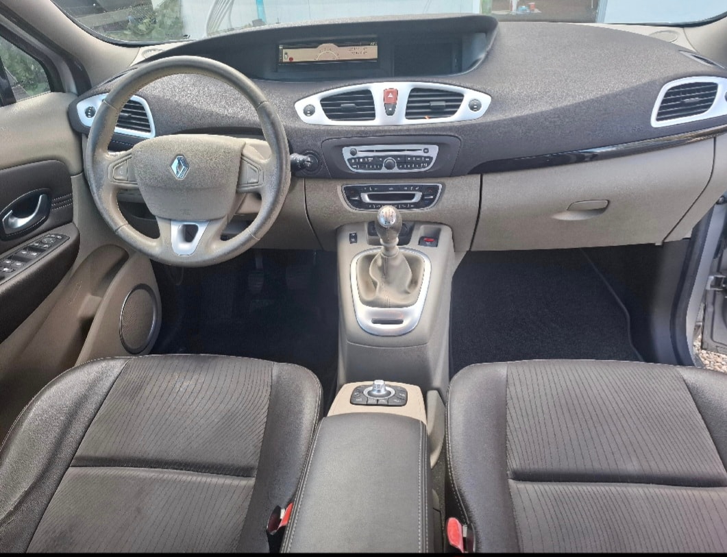 RENAULT Scénic 1.4 16V Turbo Privilège-image-12