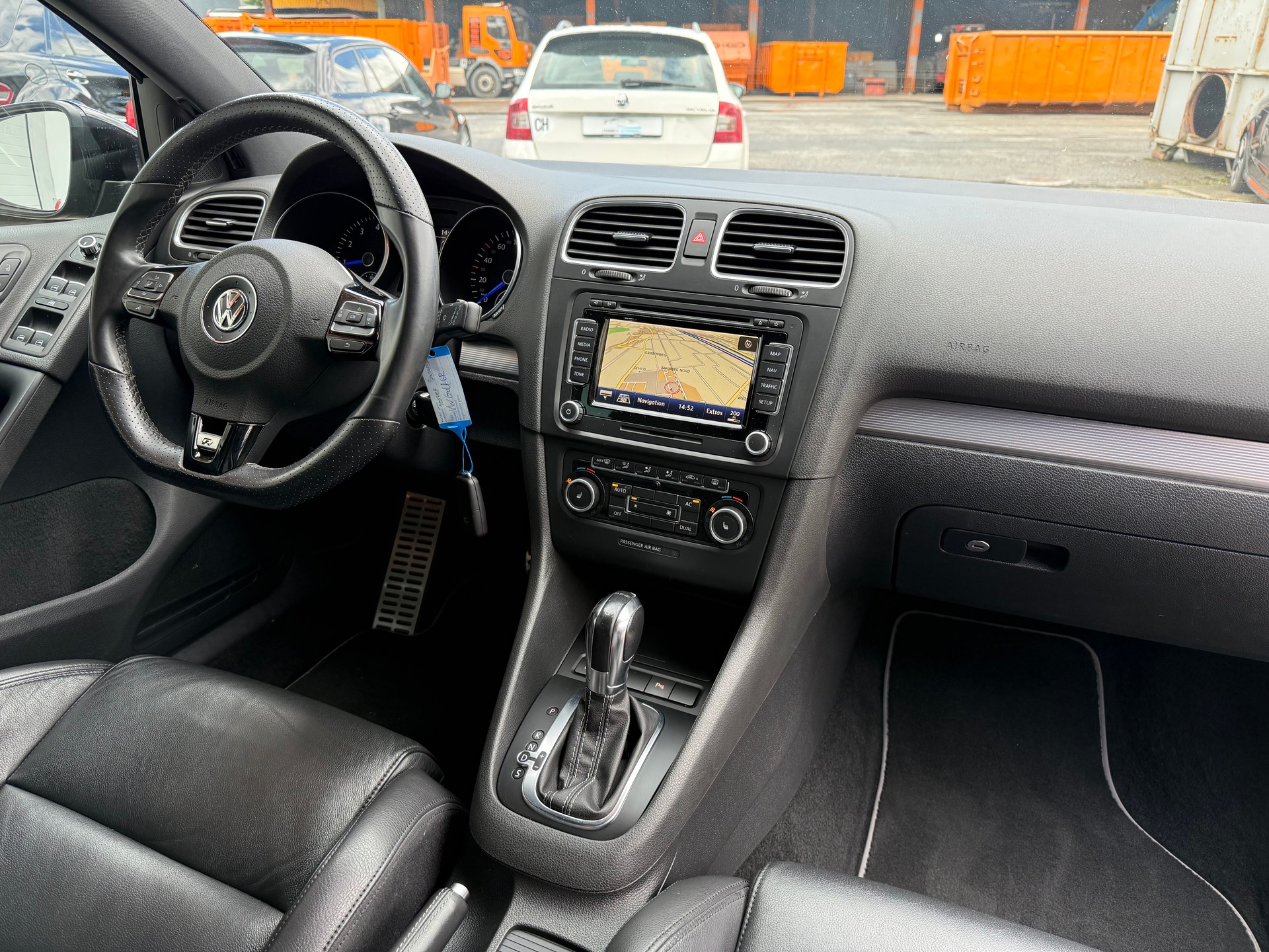 VW Golf 2.0 TSI R 4Motion DSG-image-8