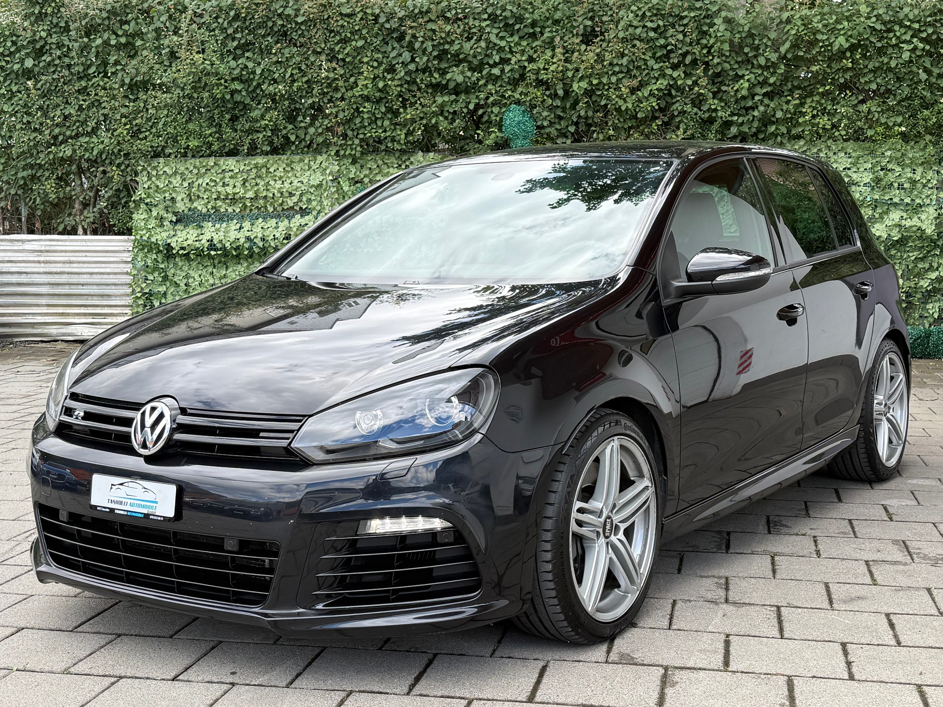 VW Golf 2.0 TSI R 4Motion DSG-image-2