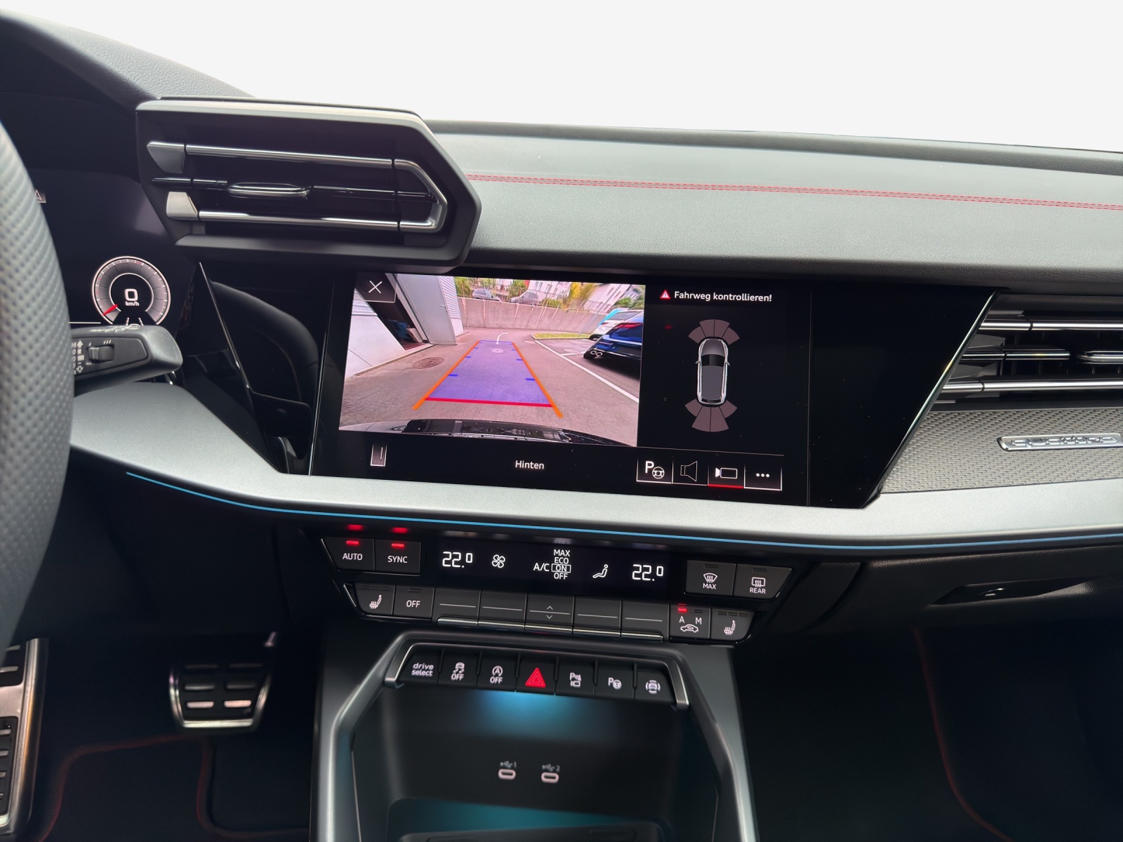 AUDI S3 Sportback TFSI quattro S-tronic-image-10