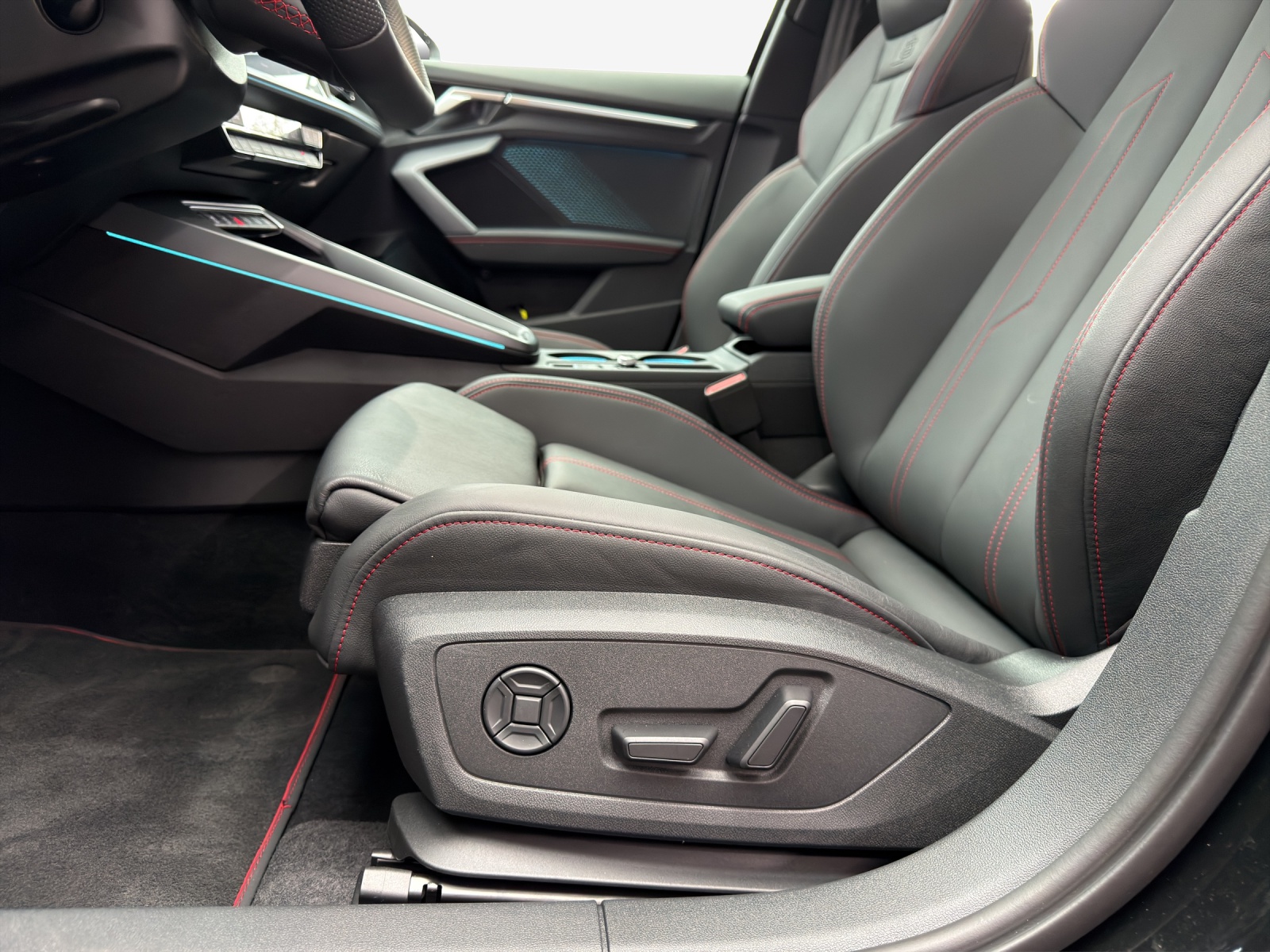AUDI S3 Sportback TFSI quattro S-tronic-image-15