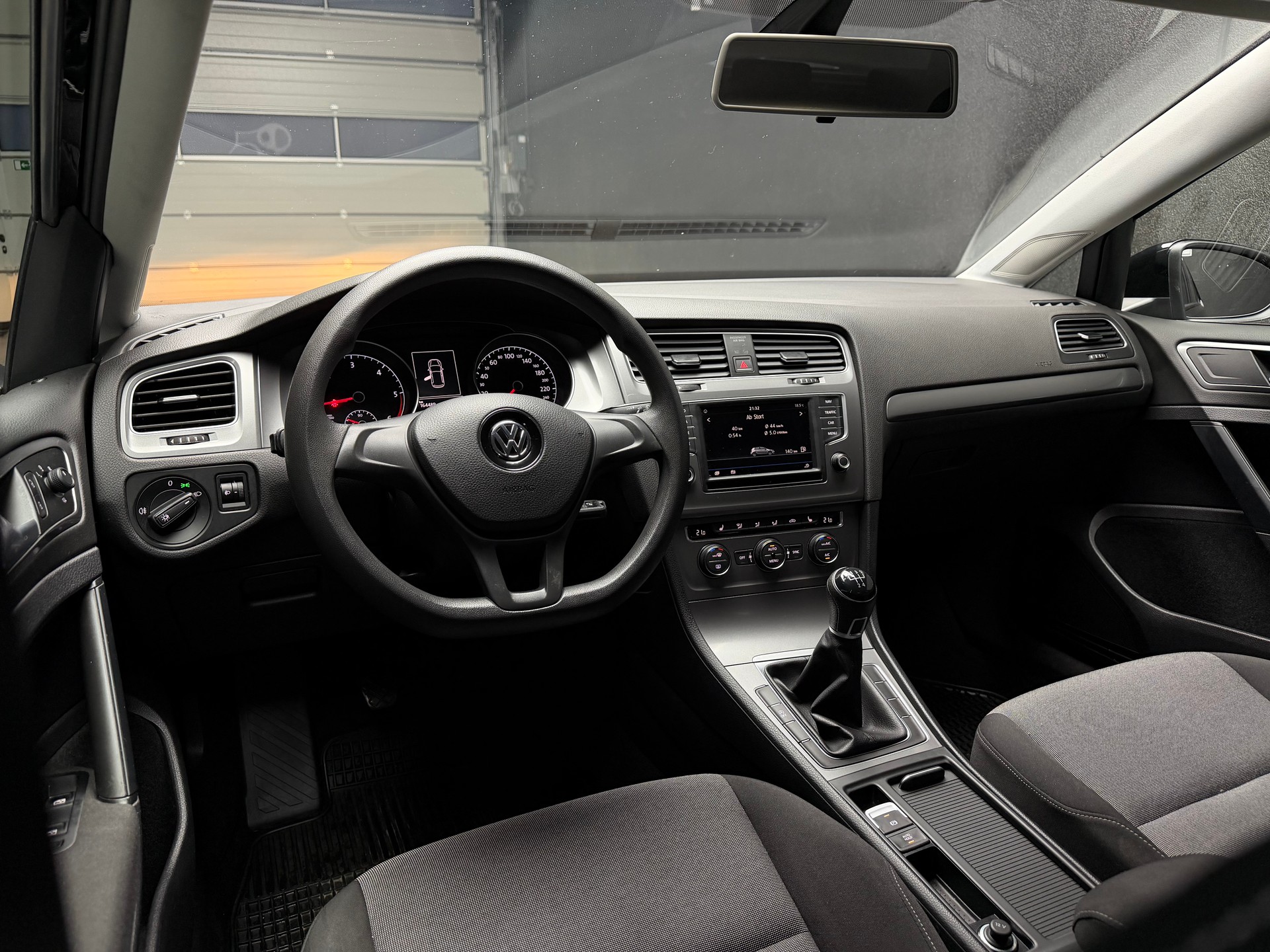 VW Golf 1.6 TDI Comfortline • ab MfK-image-5