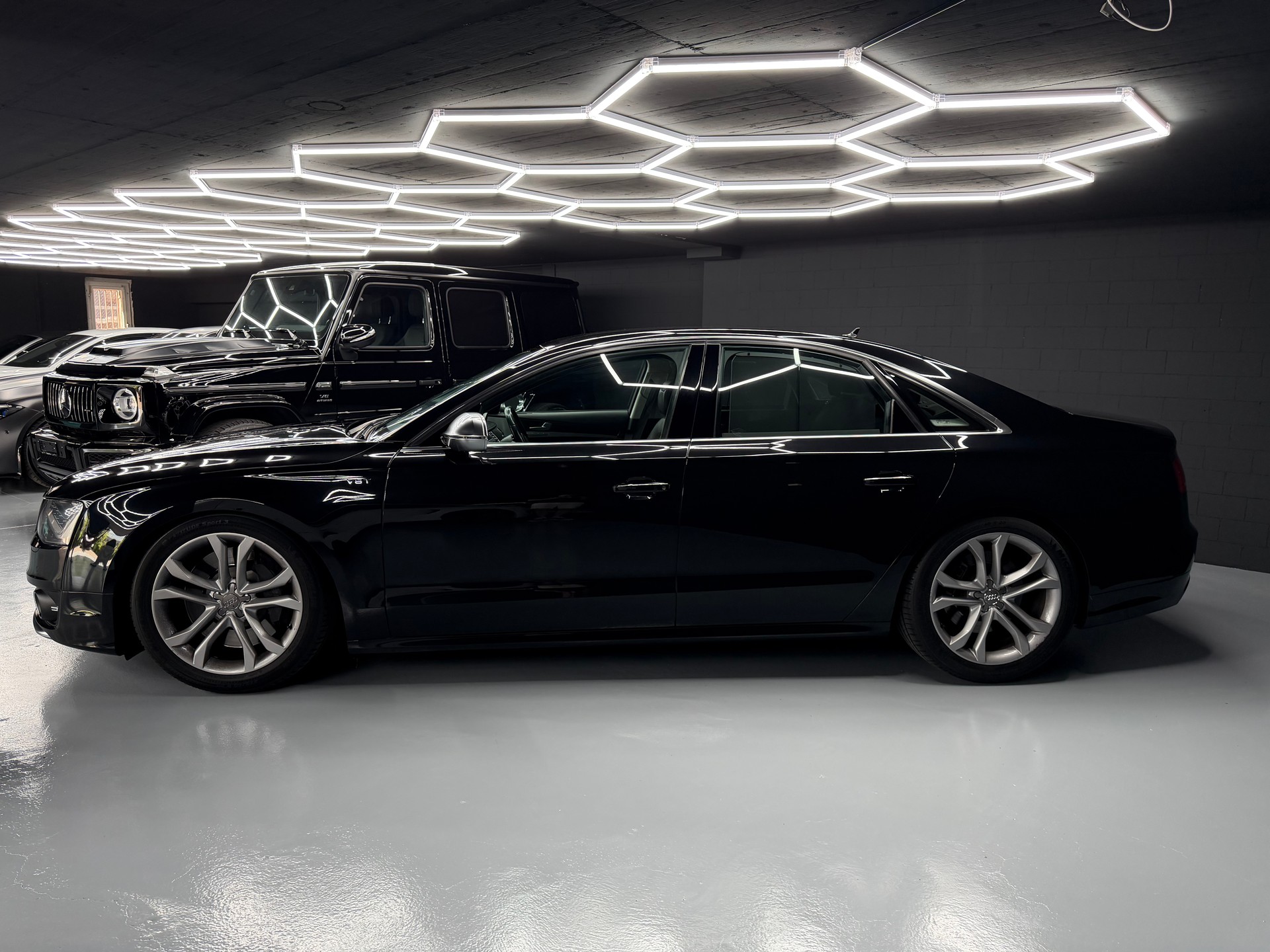AUDI S8 4.0 TFSI V8 quattro tiptronic-showroom-element-3