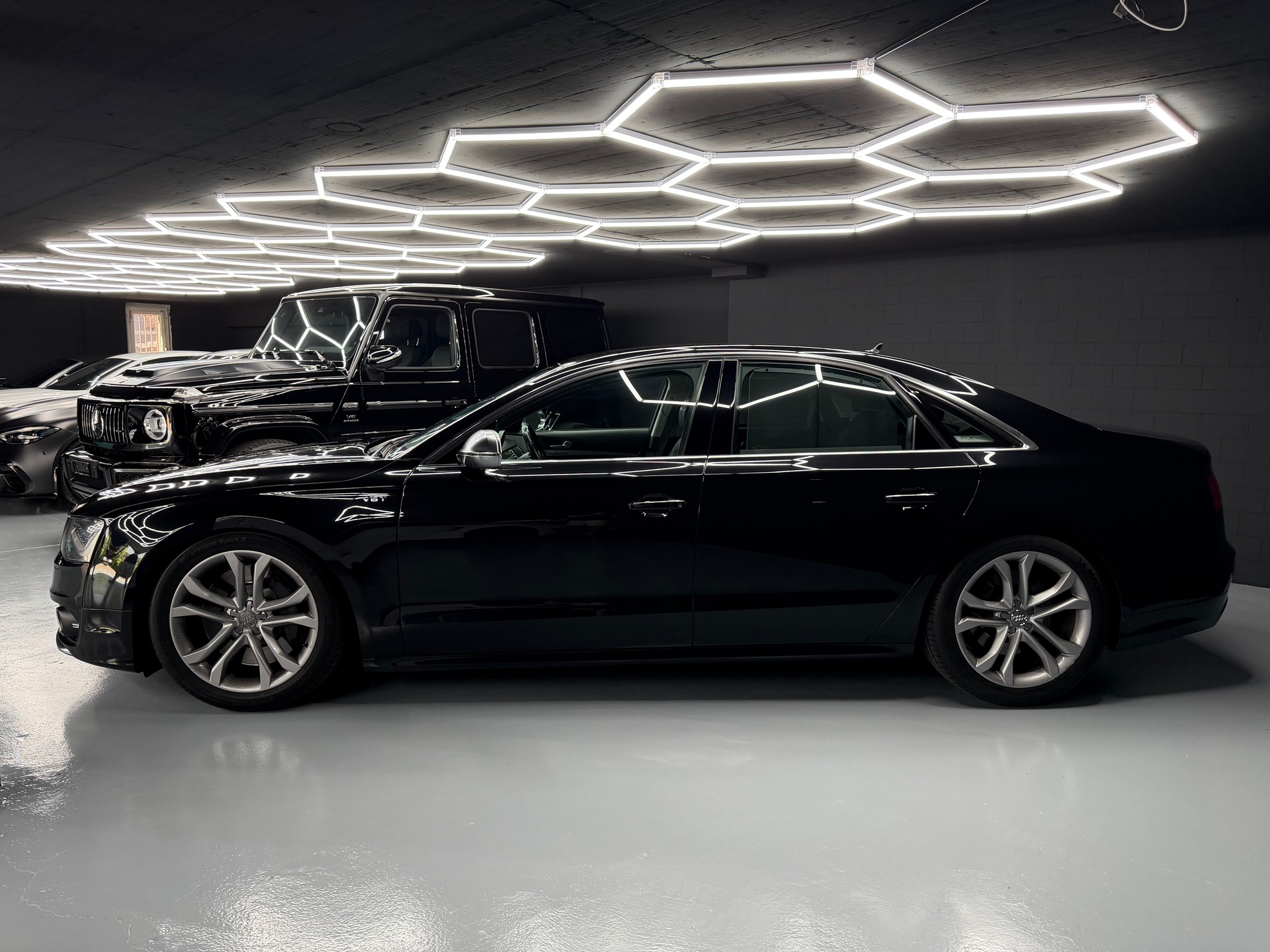 AUDI S8 4.0 TFSI V8 quattro tiptronic-image-9