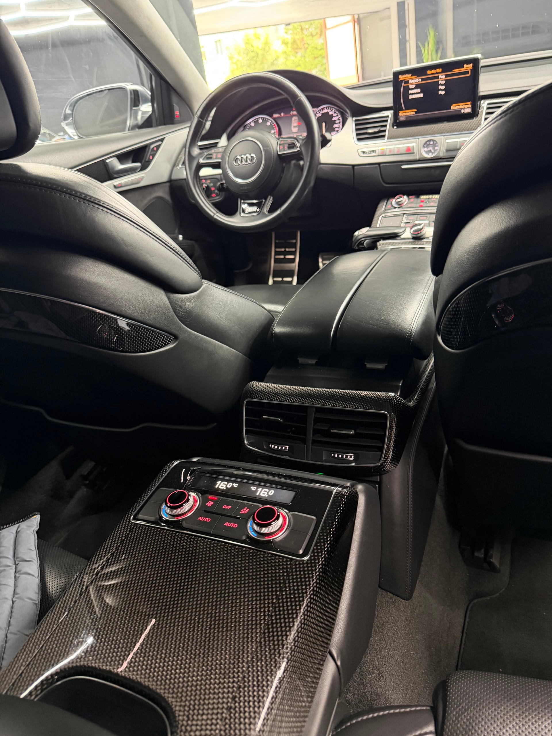 AUDI S8 4.0 TFSI V8 quattro tiptronic-image-13