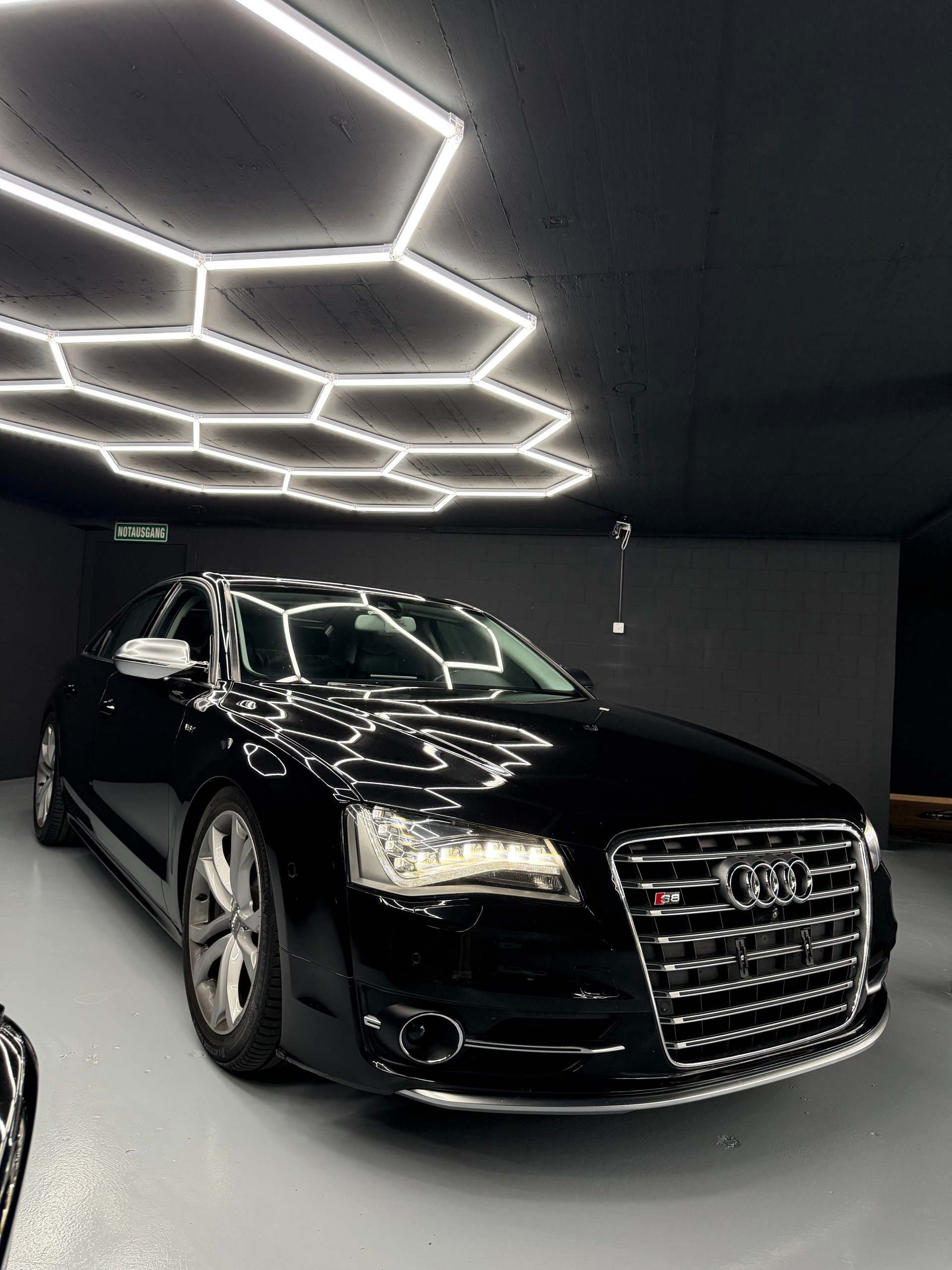 AUDI S8 4.0 TFSI V8 quattro tiptronic-image-8