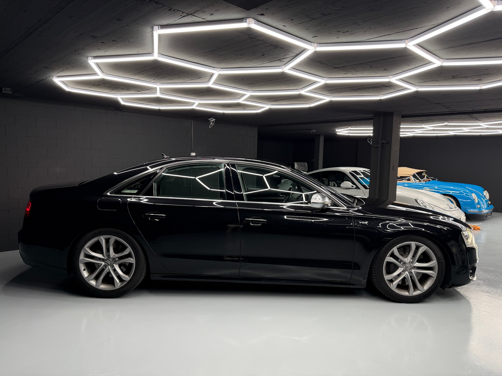 AUDI S8 4.0 TFSI V8 quattro tiptronic-image-7