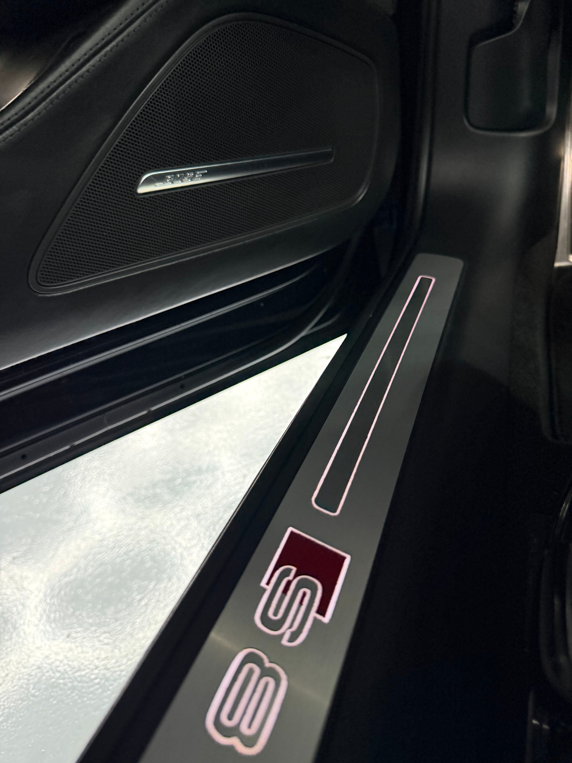 AUDI S8 4.0 TFSI V8 quattro tiptronic-image-15