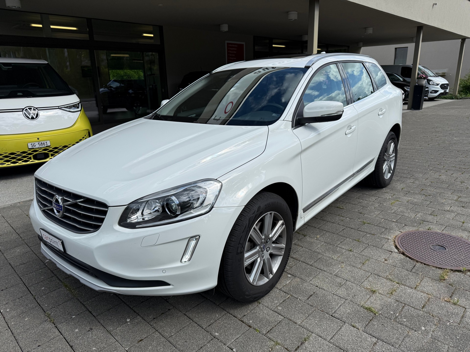 VOLVO XC60 D5 AWD Momentum Geartronic-image-0