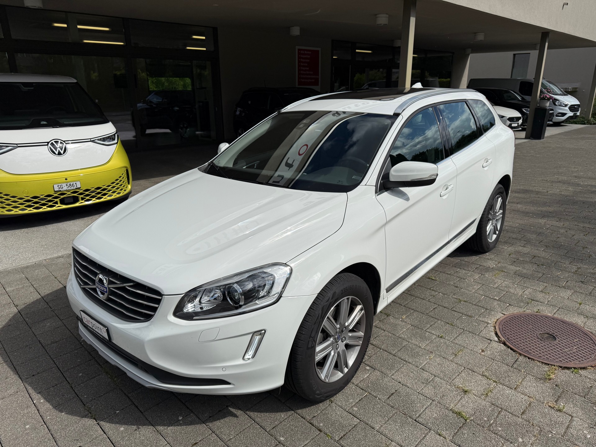 VOLVO XC60 D5 AWD Momentum Geartronic-image-12