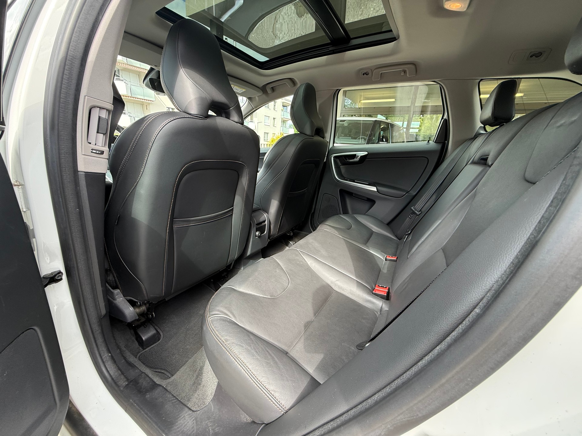 VOLVO XC60 D5 AWD Momentum Geartronic-image-8