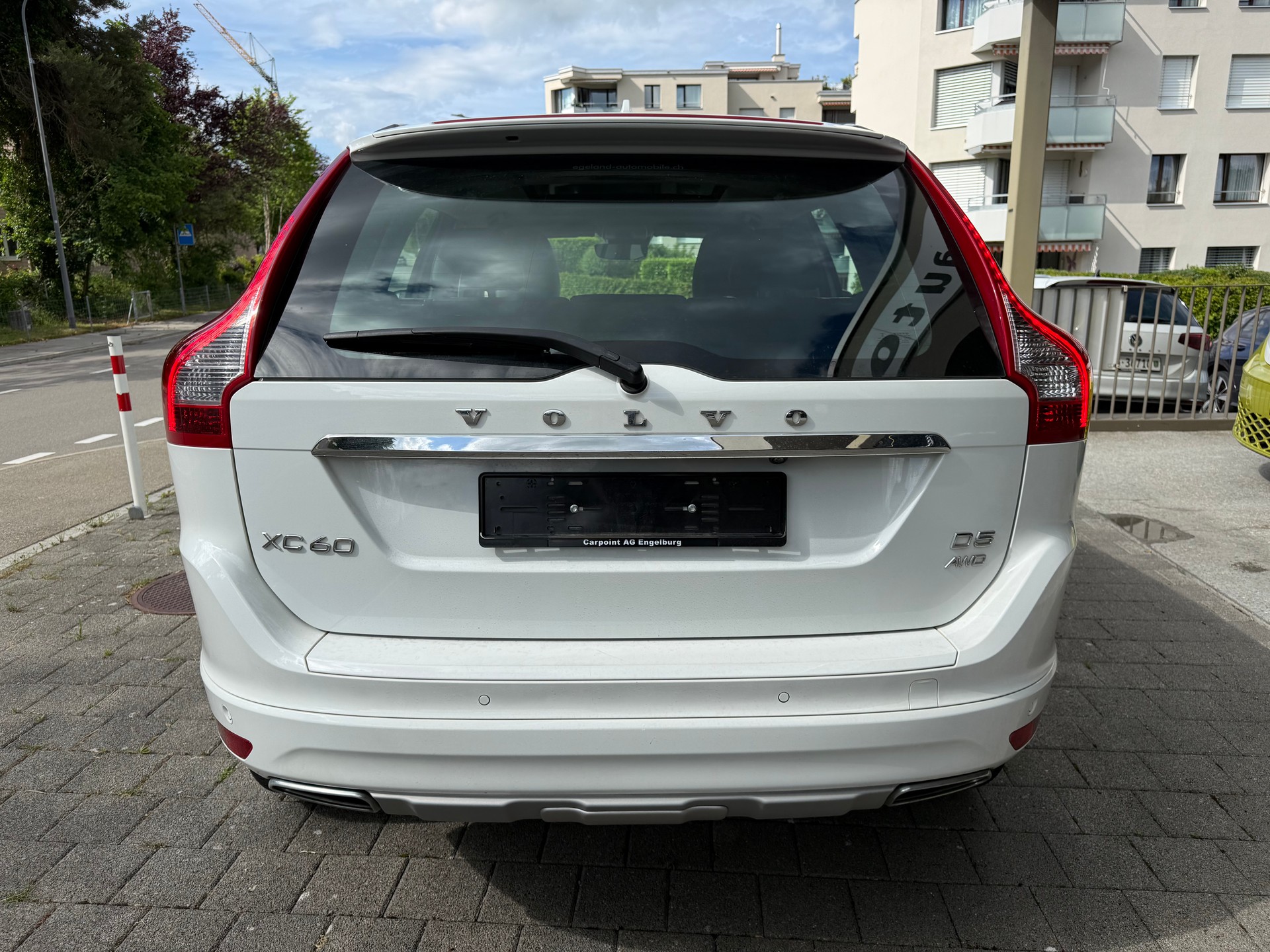 VOLVO XC60 D5 AWD Momentum Geartronic-image-10