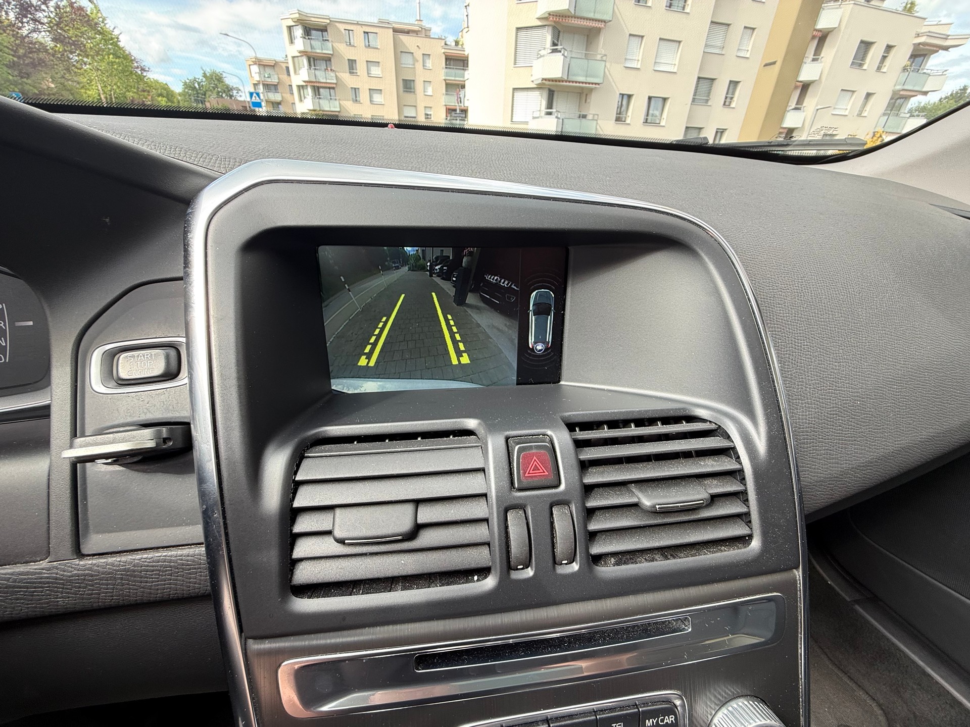VOLVO XC60 D5 AWD Momentum Geartronic-image-6