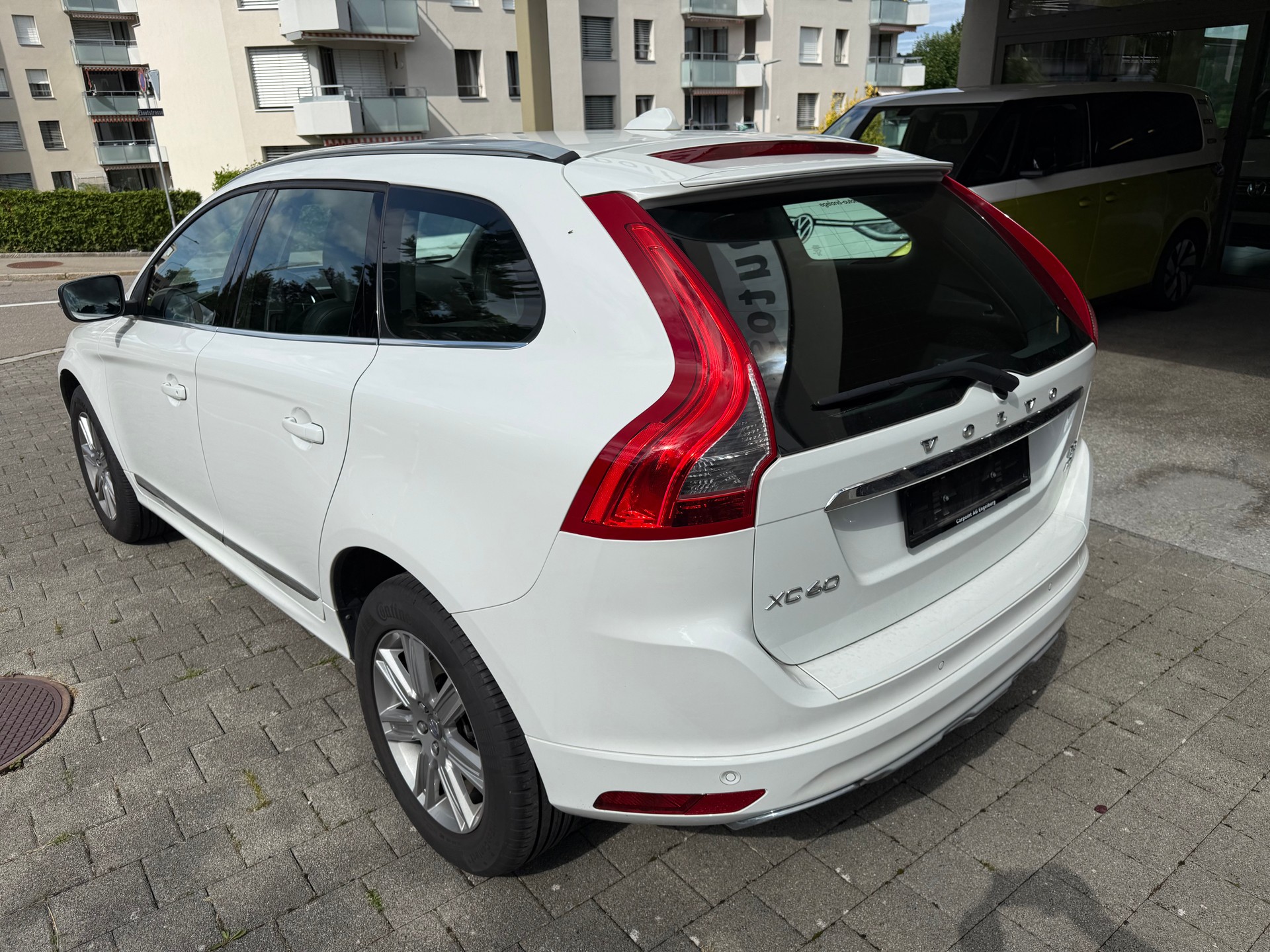 VOLVO XC60 D5 AWD Momentum Geartronic-image-11