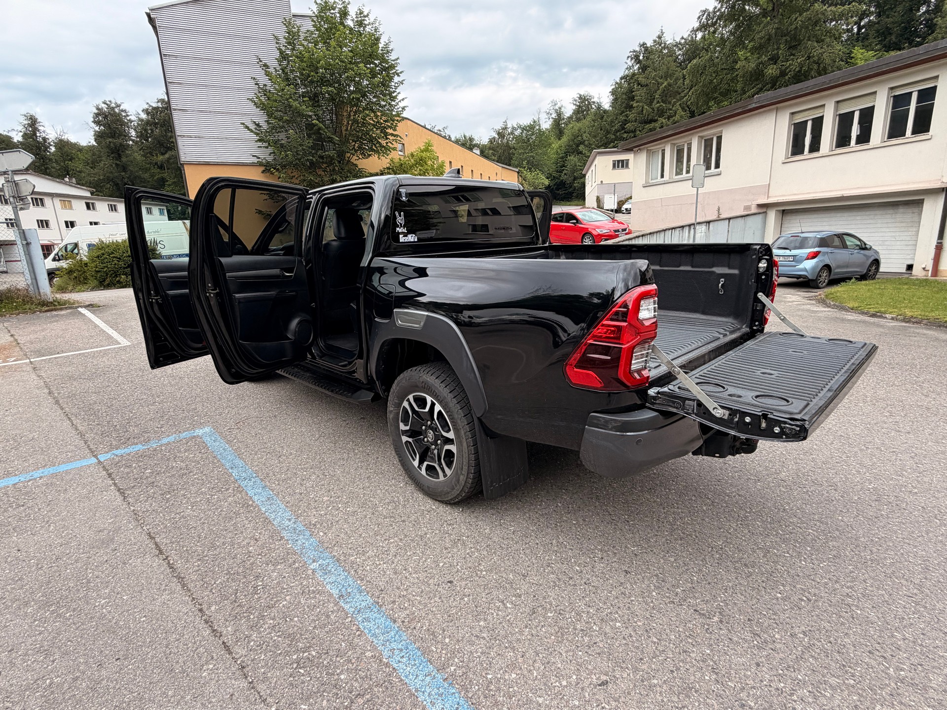 TOYOTA Hilux 2.8D-4D Style Double Cab 4x4 A-image-17